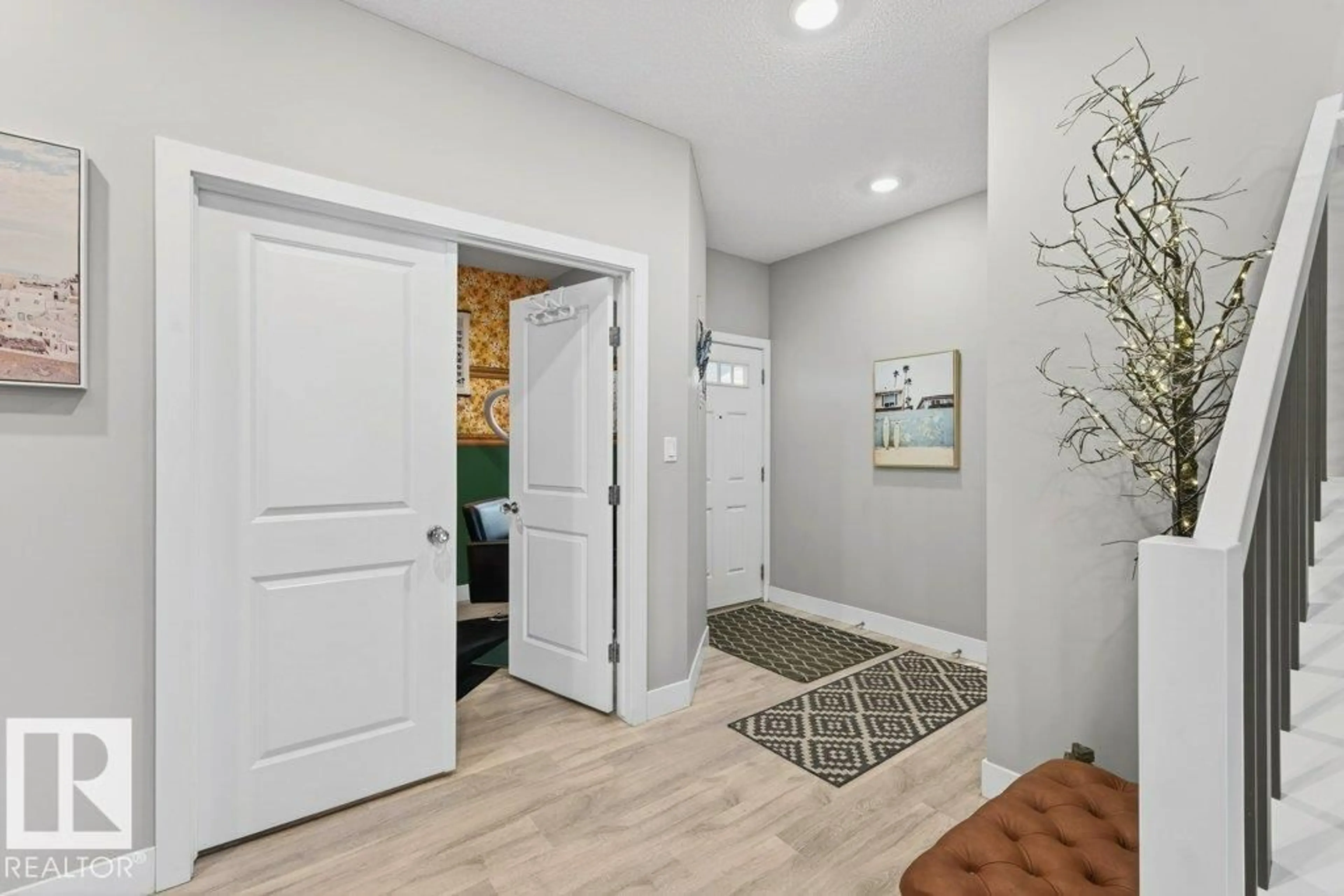 Indoor entryway for SW - 1909 DAVIDSON WD, Edmonton Alberta T6W4C1