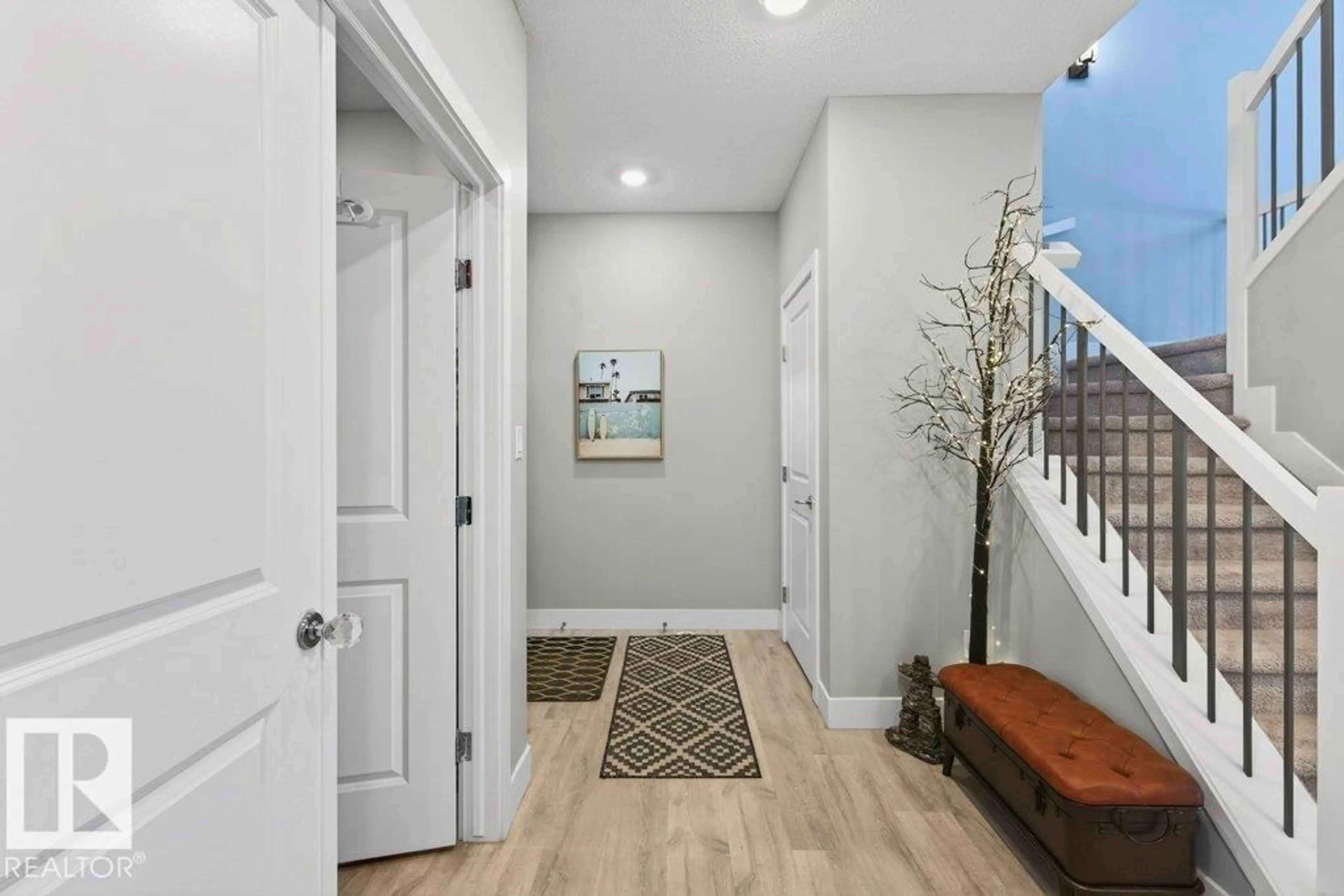 Indoor entryway for SW - 1909 DAVIDSON WD, Edmonton Alberta T6W4C1