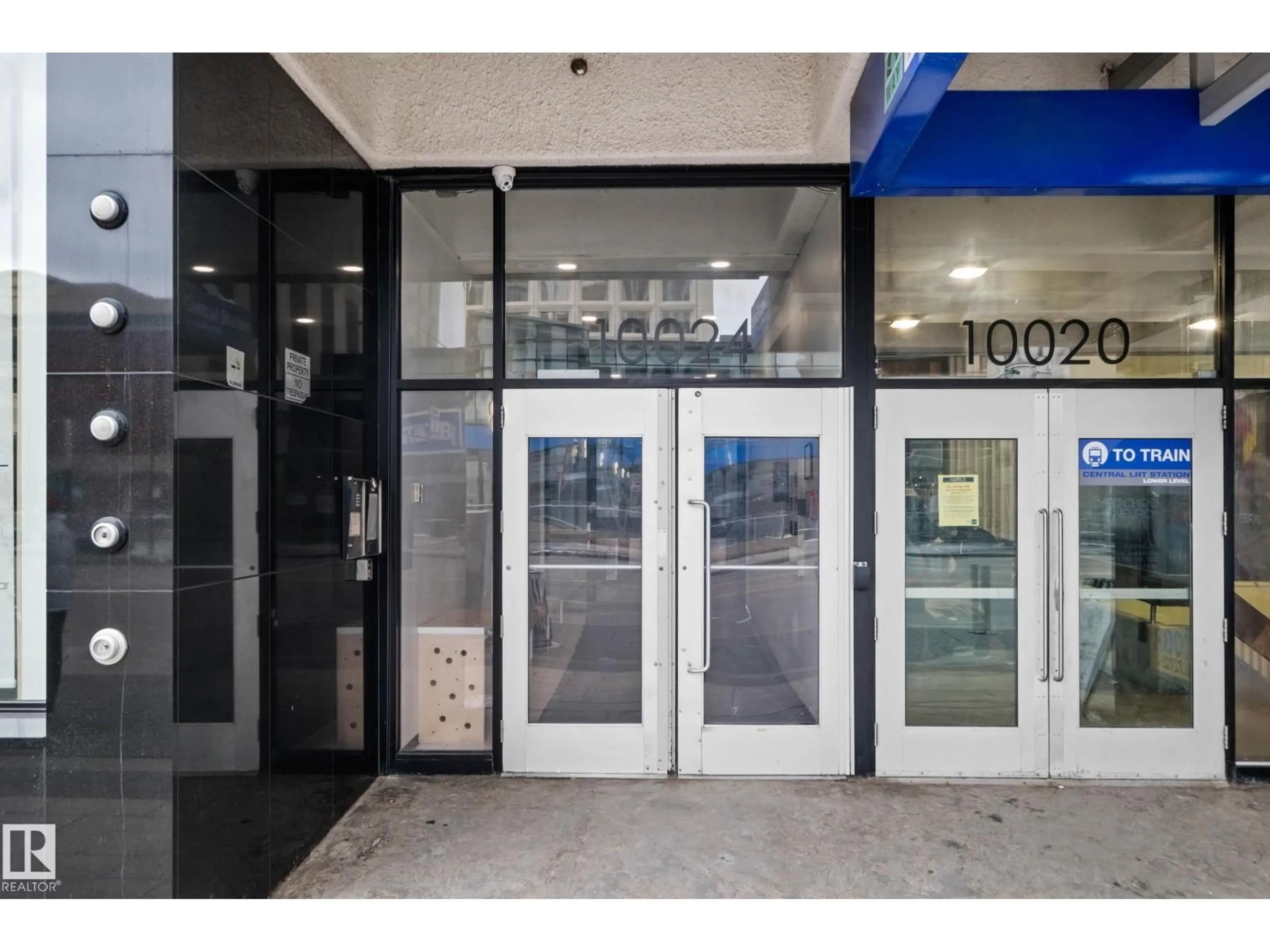 Indoor foyer for #202 - 10024 JASPER AV, Edmonton Alberta T5J1R9