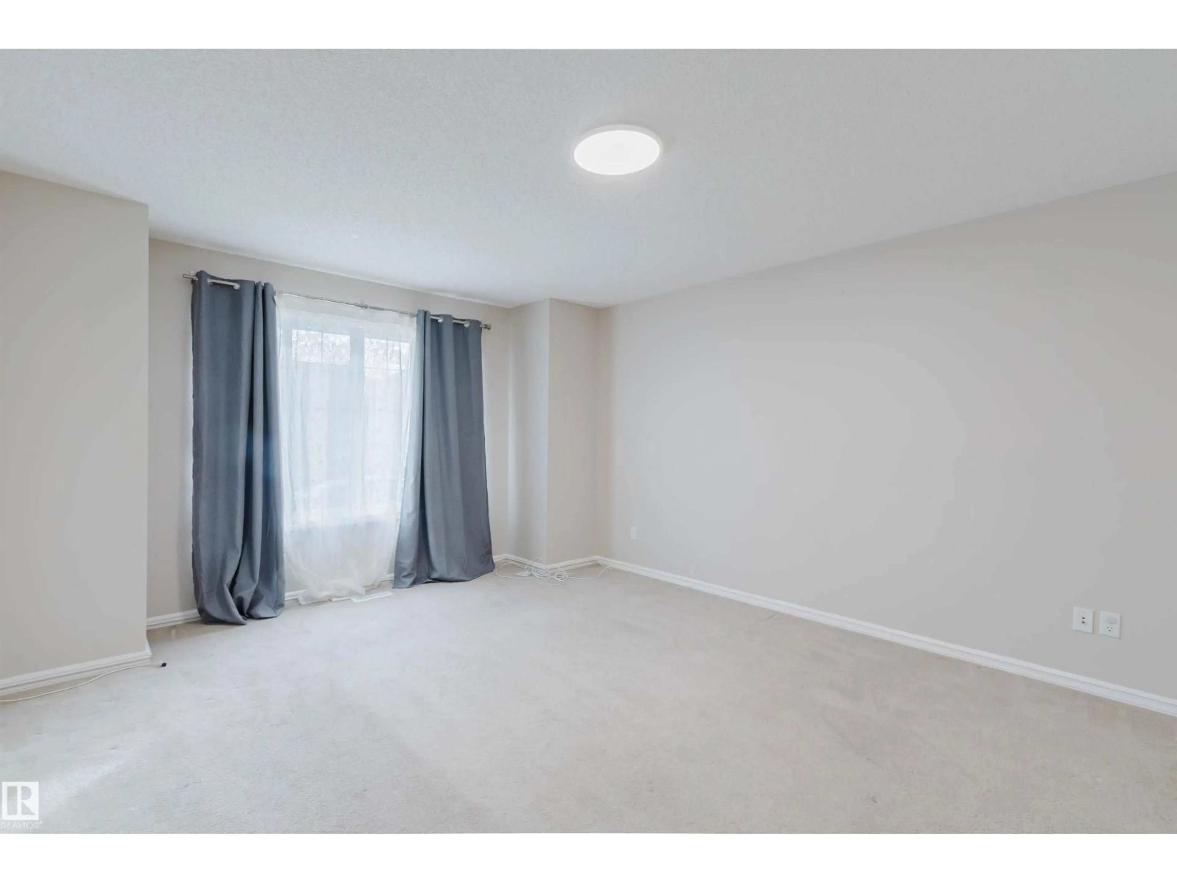A pic of a room for 1124 37A AV, Edmonton Alberta T6T0E7