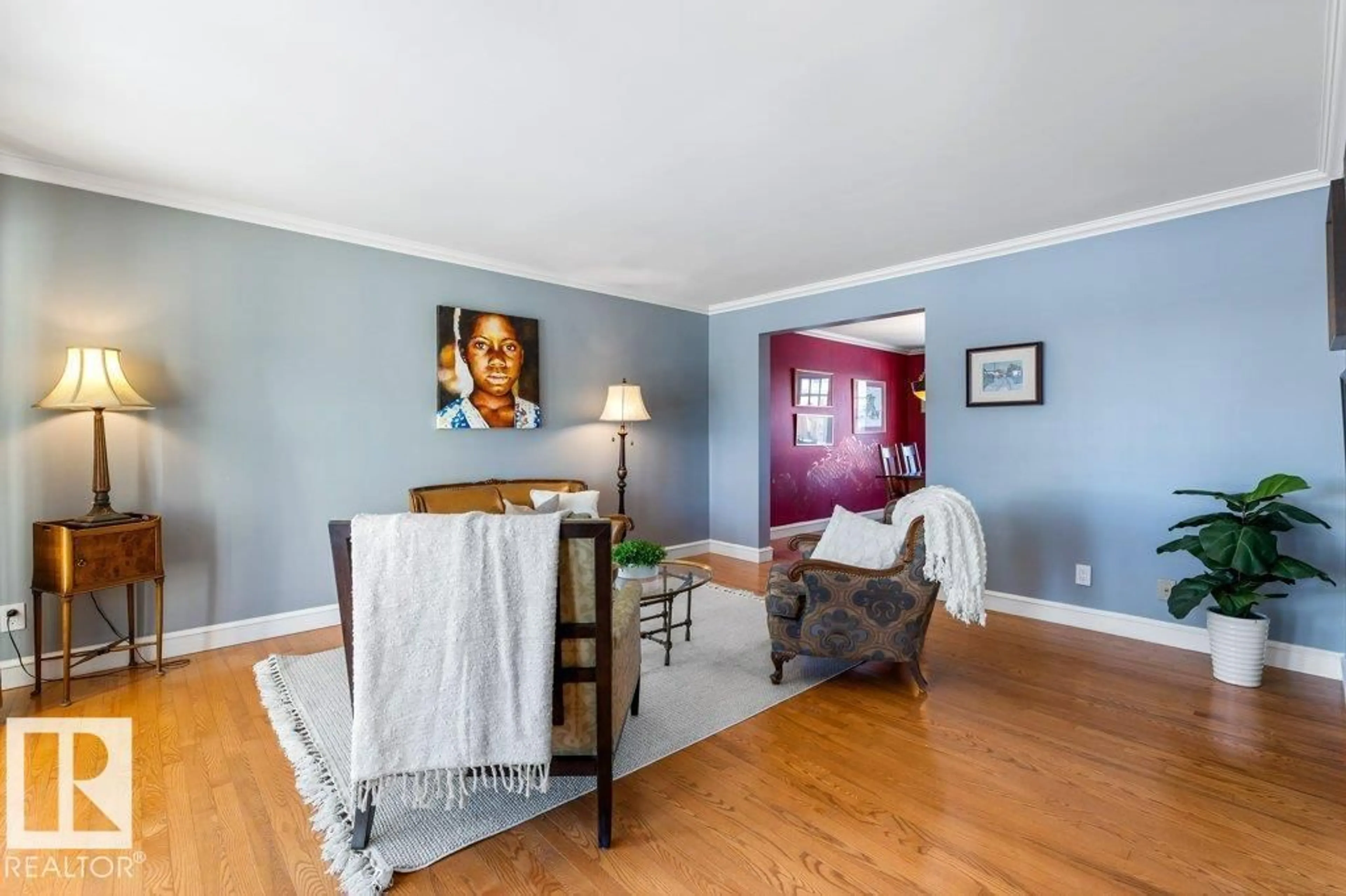 Living room with furniture, wood/laminate floor for 29 WOODLANDS RD, St. Albert Alberta T8N3S7