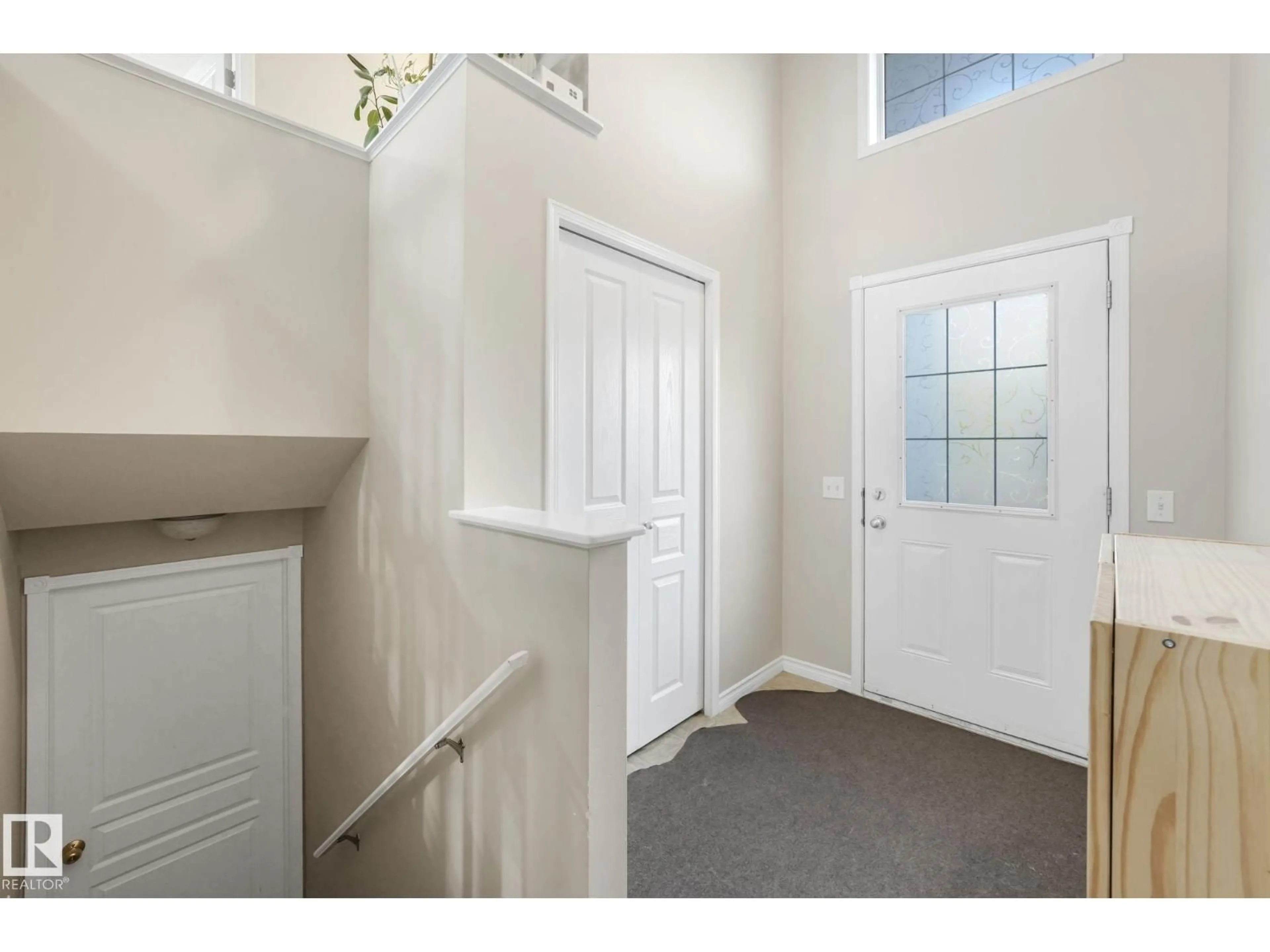Indoor entryway for 119 BRINTNELL BV, Edmonton Alberta T5Y3L9