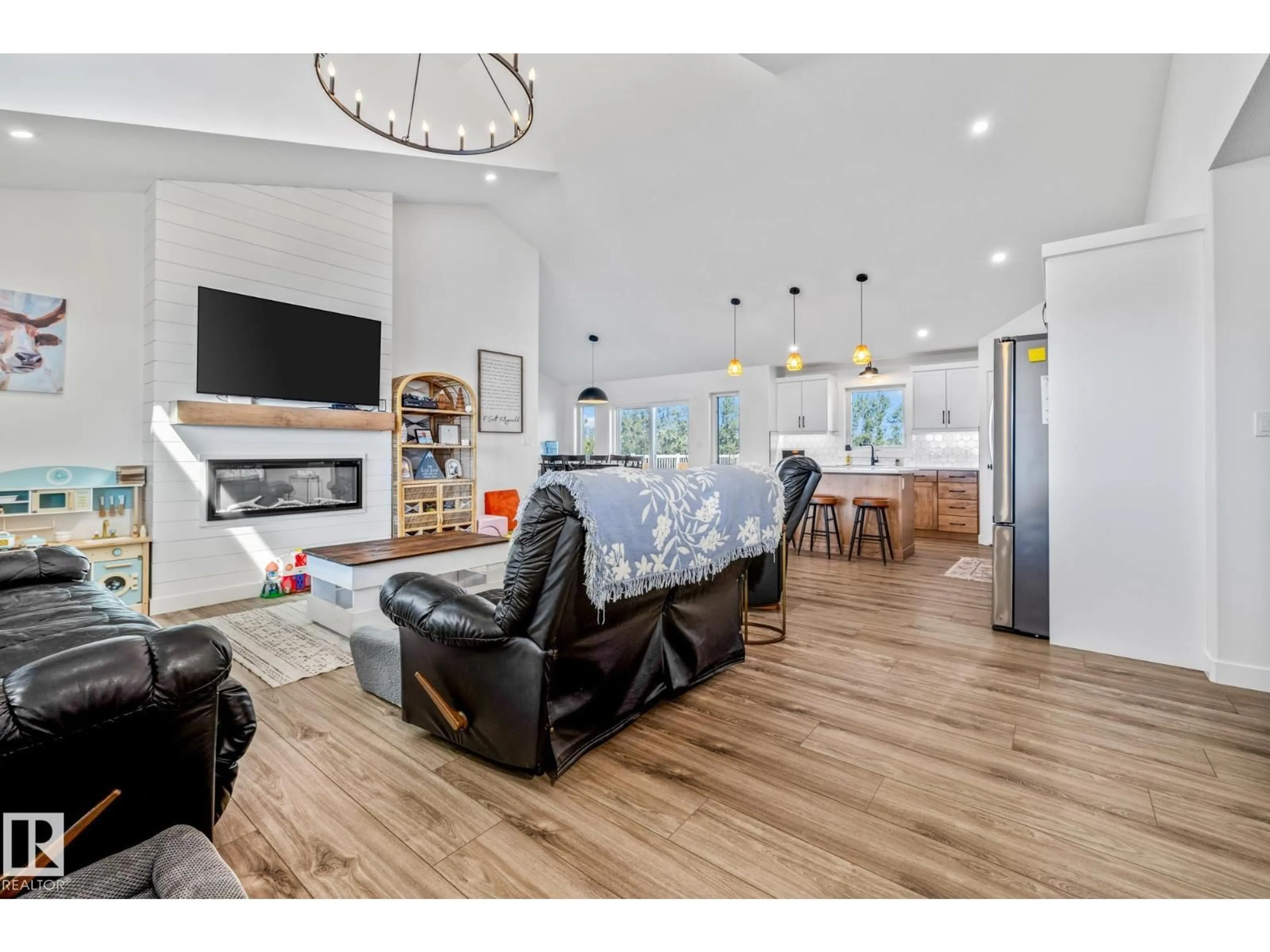 Open concept kitchen, wood/laminate floor for 59351 RANGE ROAD 155, Rural Smoky Lake County Alberta T0A3C0