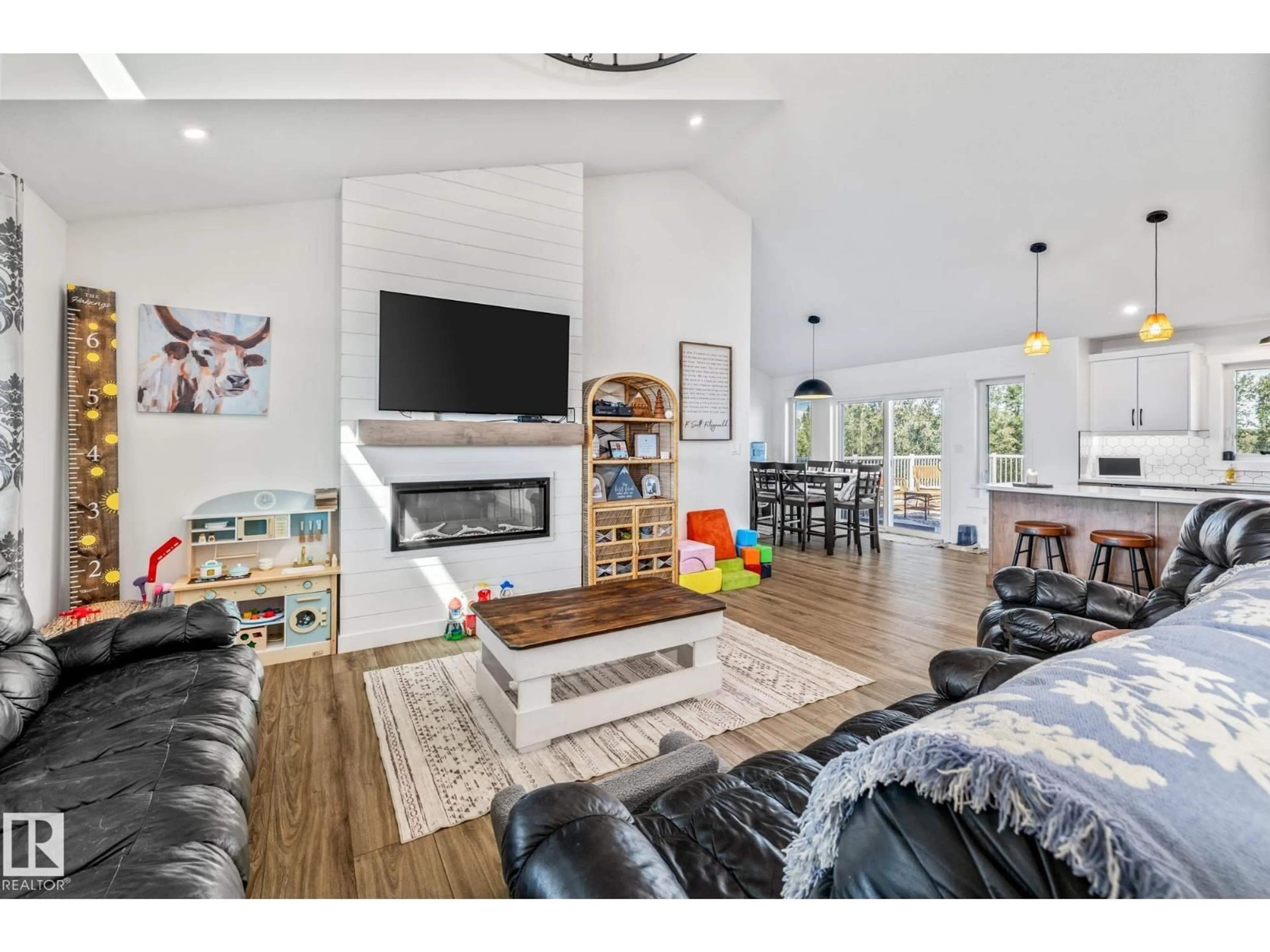 Living room with furniture, unknown for 59351 RANGE ROAD 155, Rural Smoky Lake County Alberta T0A3C0