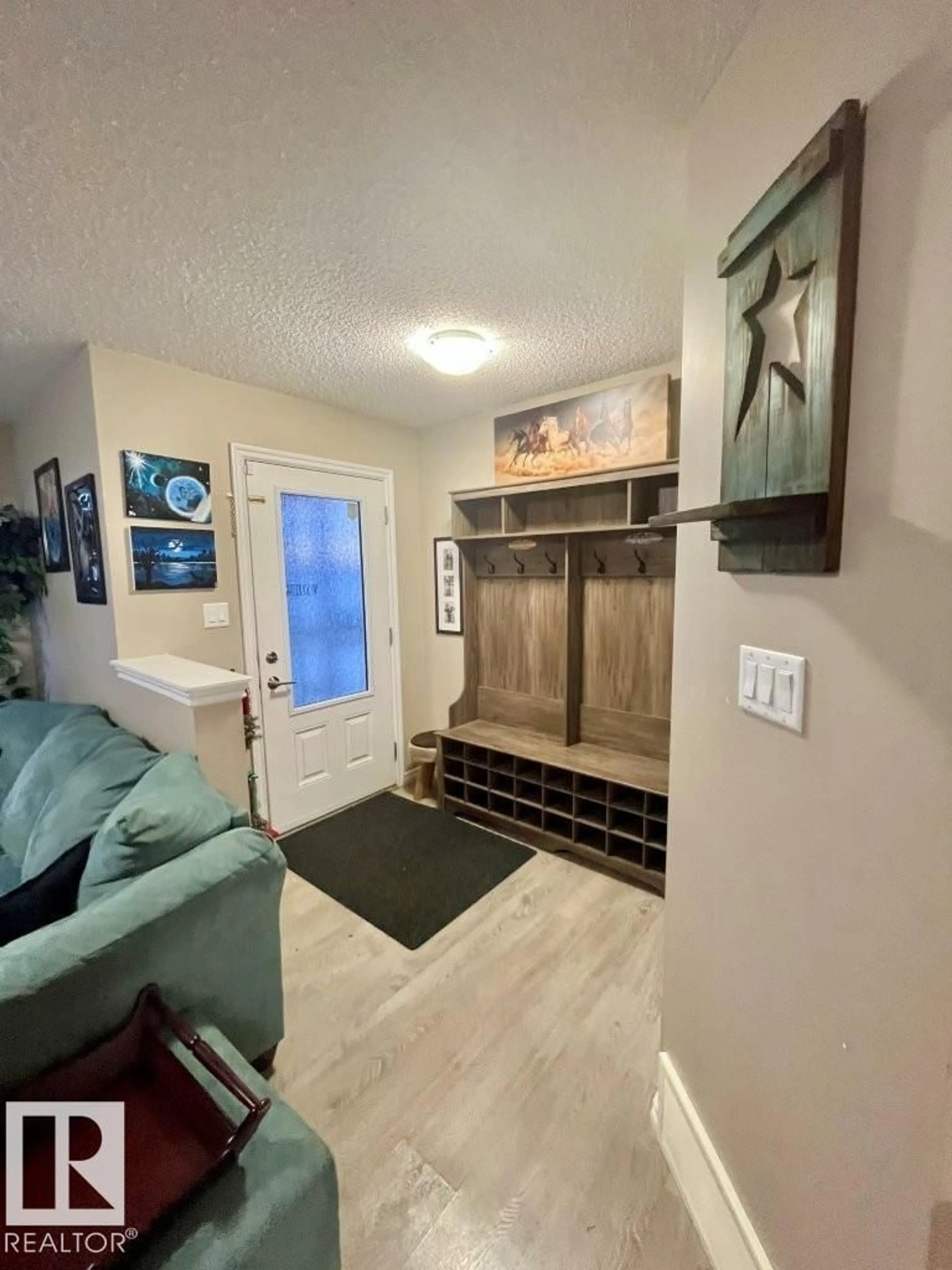 Indoor entryway for NW - 9340 211 ST, Edmonton Alberta T6R1P5