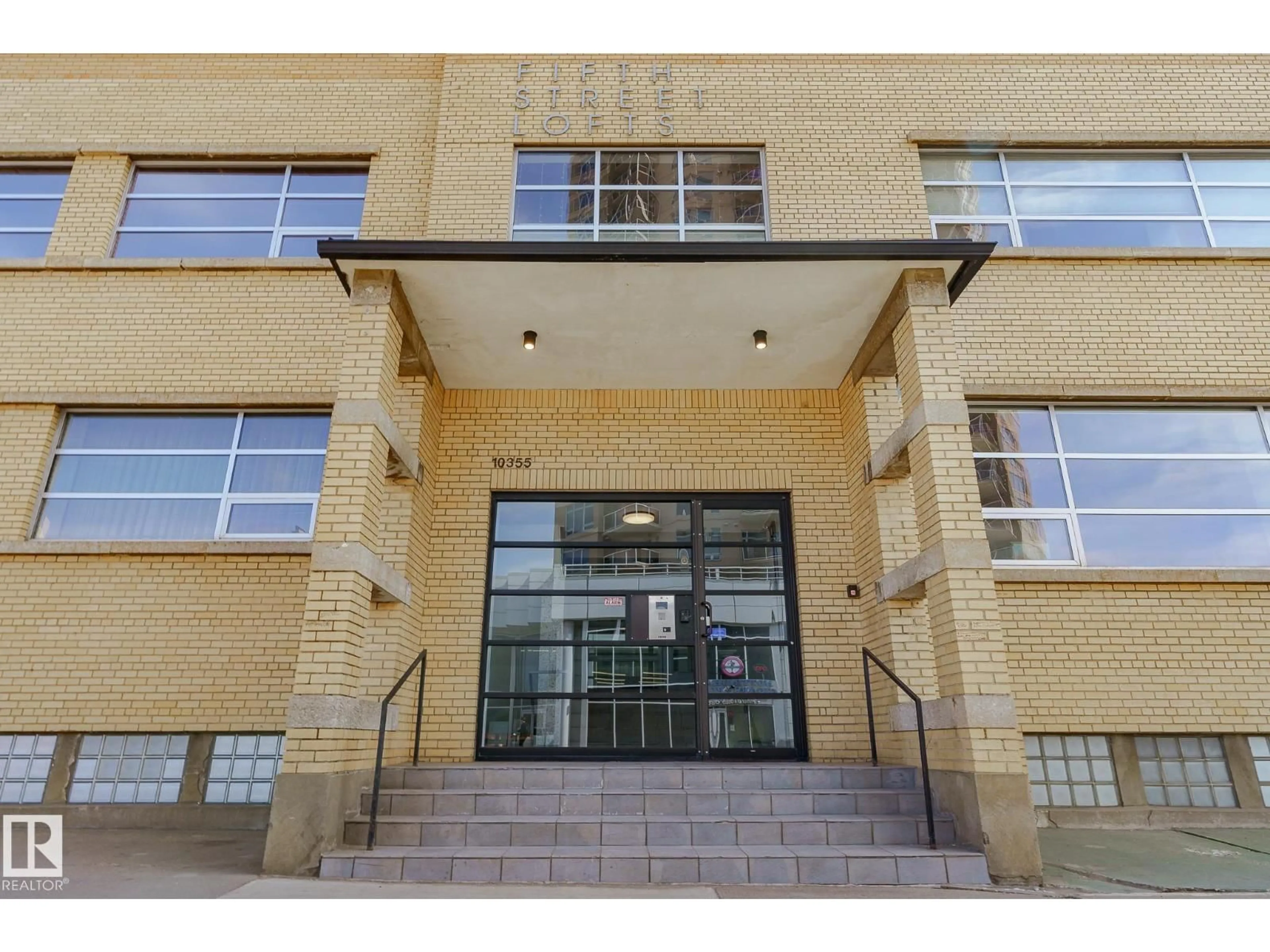 Indoor foyer for 10355 - 310 105 ST, Edmonton Alberta T5J1E8