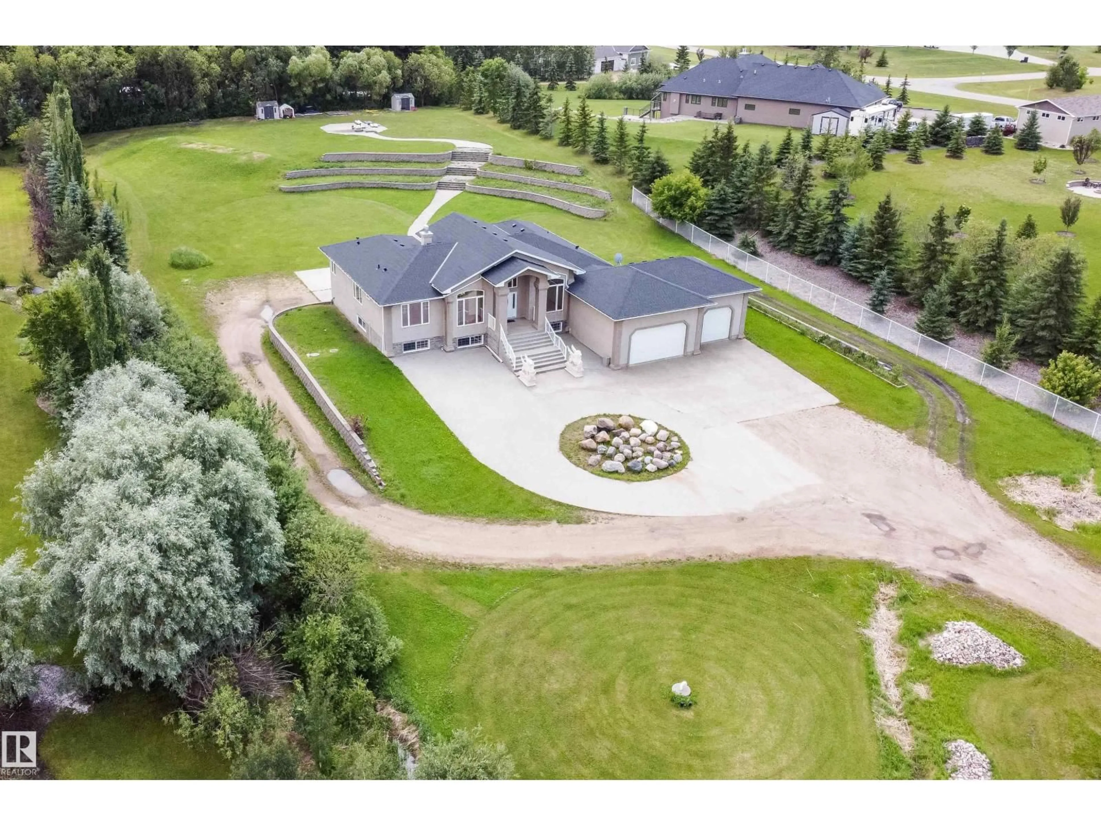 A pic from outside/outdoor area/front of a property/back of a property/a pic from drone, building for 15 - 53016 RGE ROAD 222, Rural Strathcona County Alberta T8B1A8