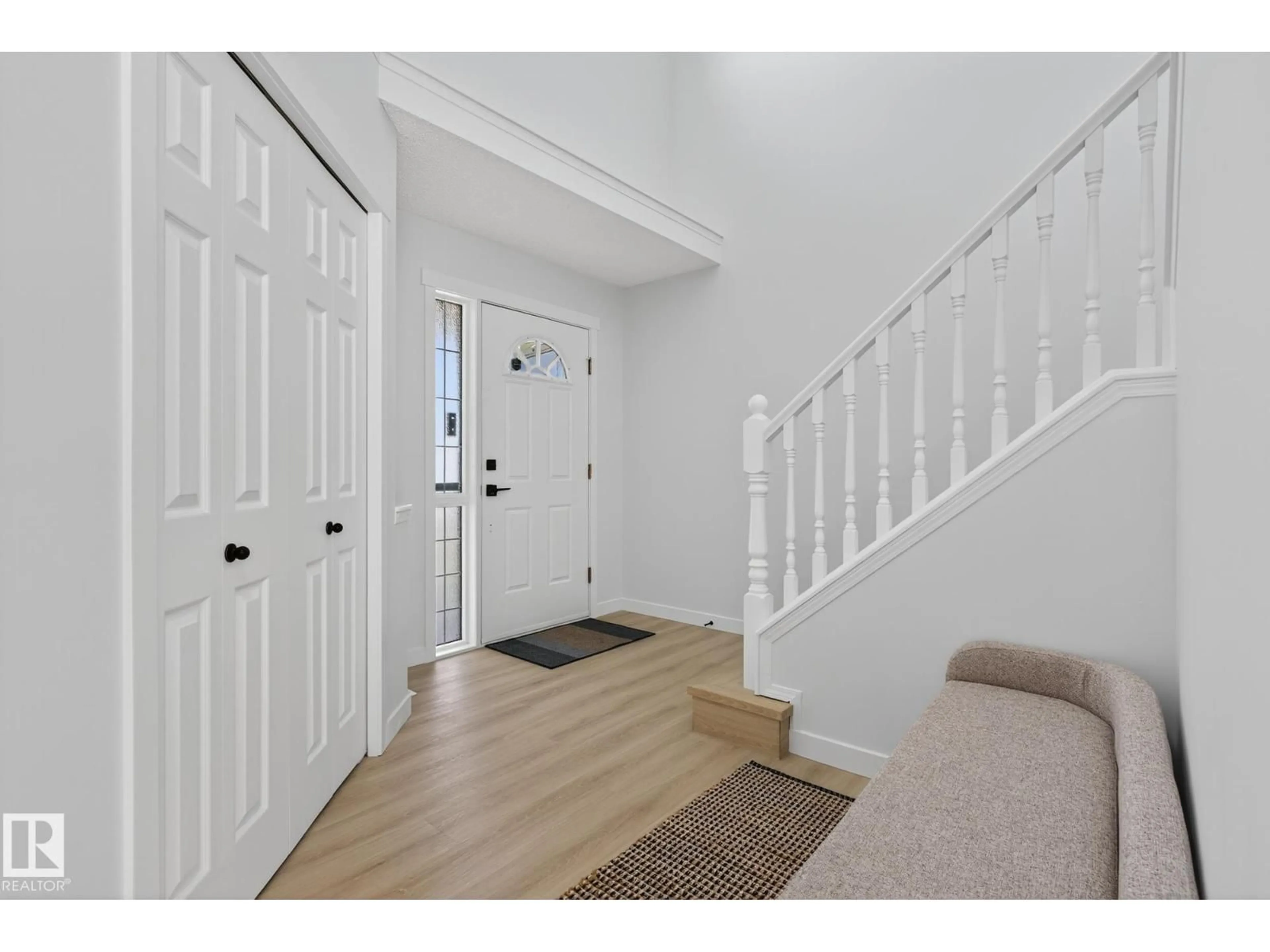 Indoor entryway for 168 WARD CR, Edmonton Alberta T6T1M6