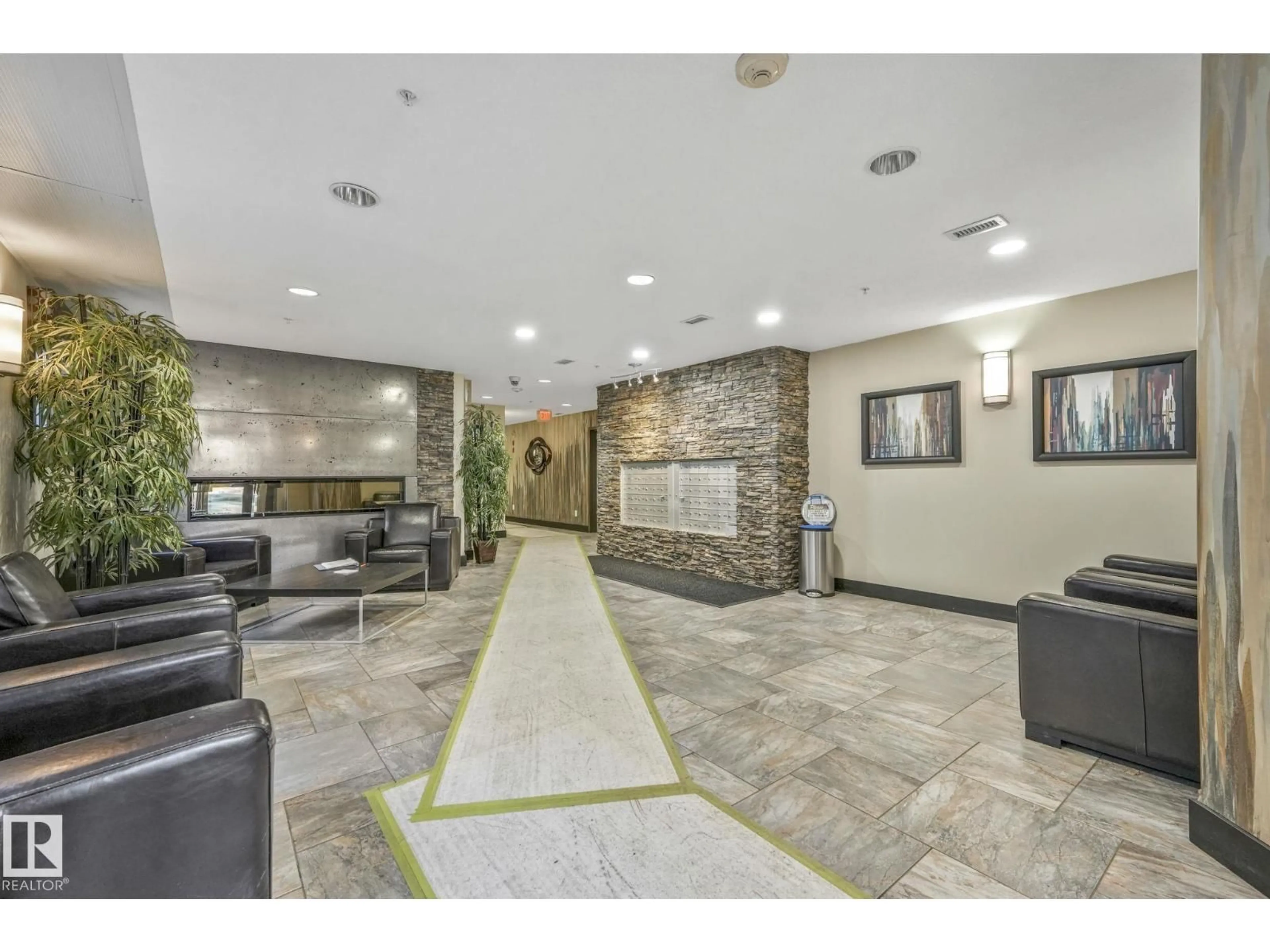 Lobby for 202 - 9707 106 ST, Edmonton Alberta T5K0B7