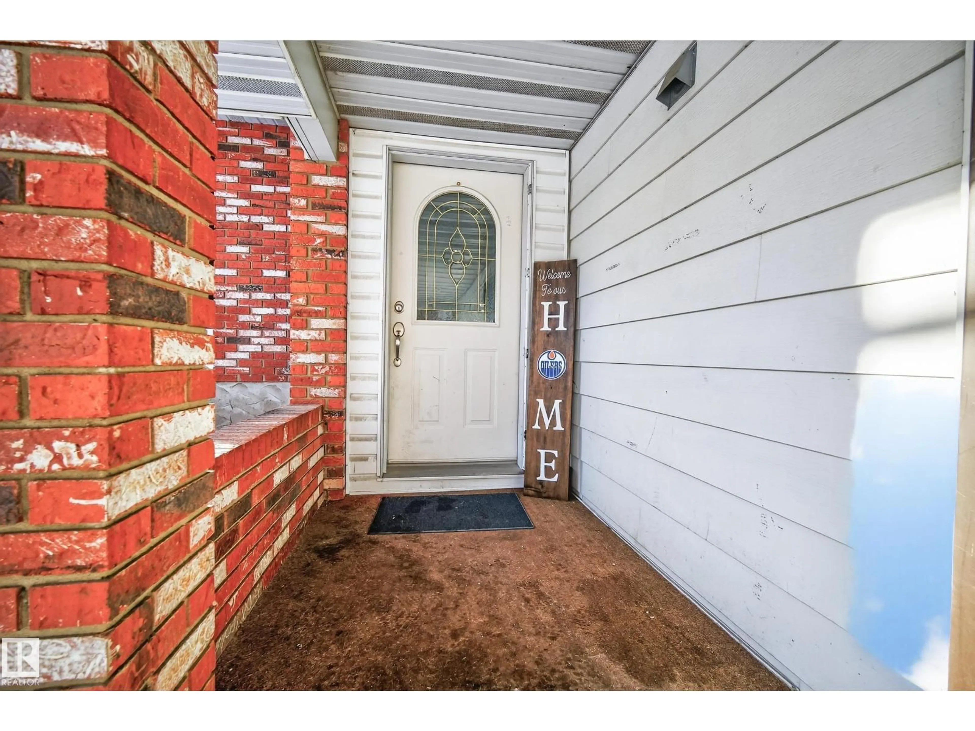 Indoor entryway for 5148 47 ST, Redwater Alberta T0A2W0