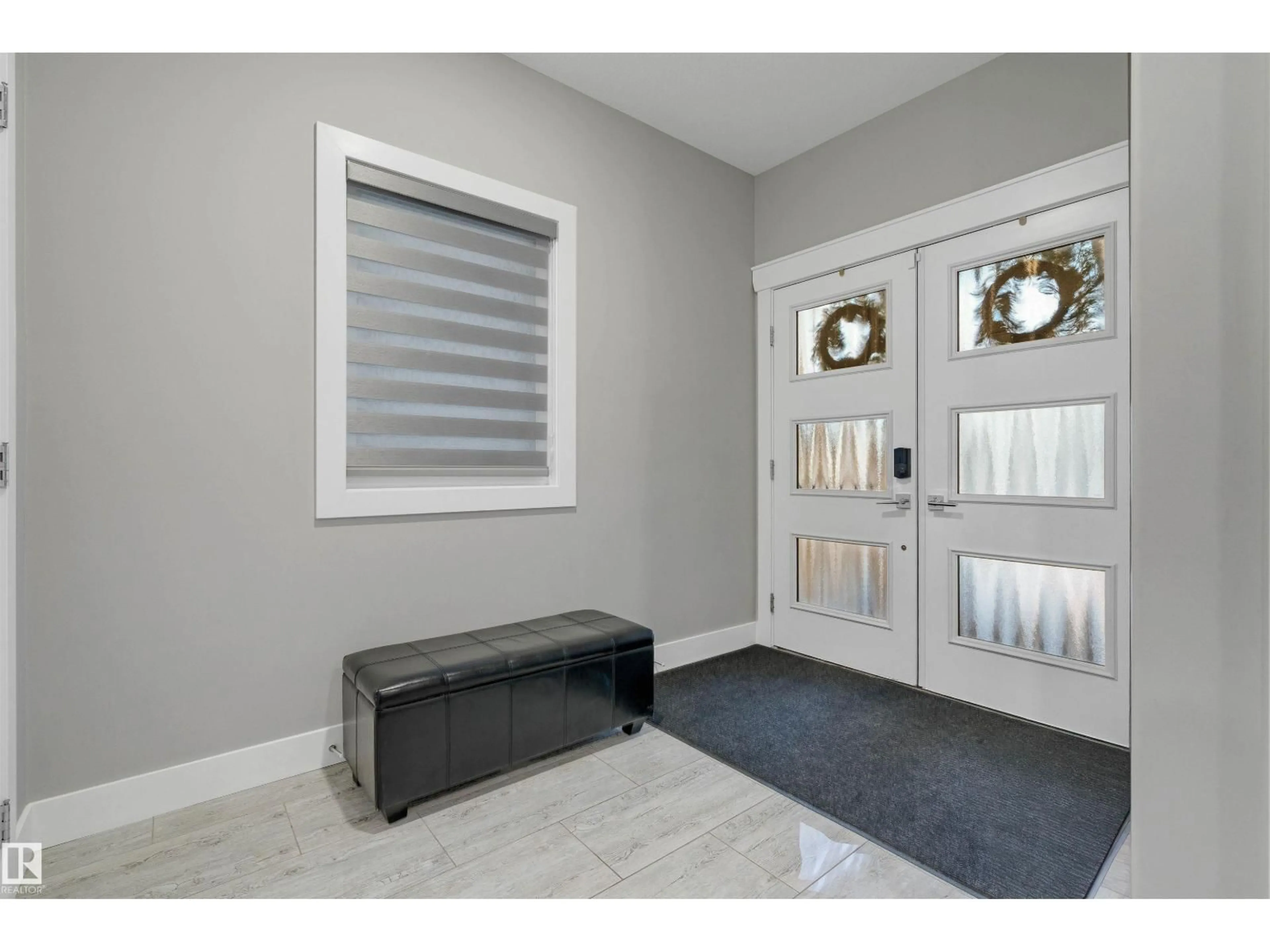 Indoor entryway for 17022 62 ST, Edmonton Alberta T5Y3S4