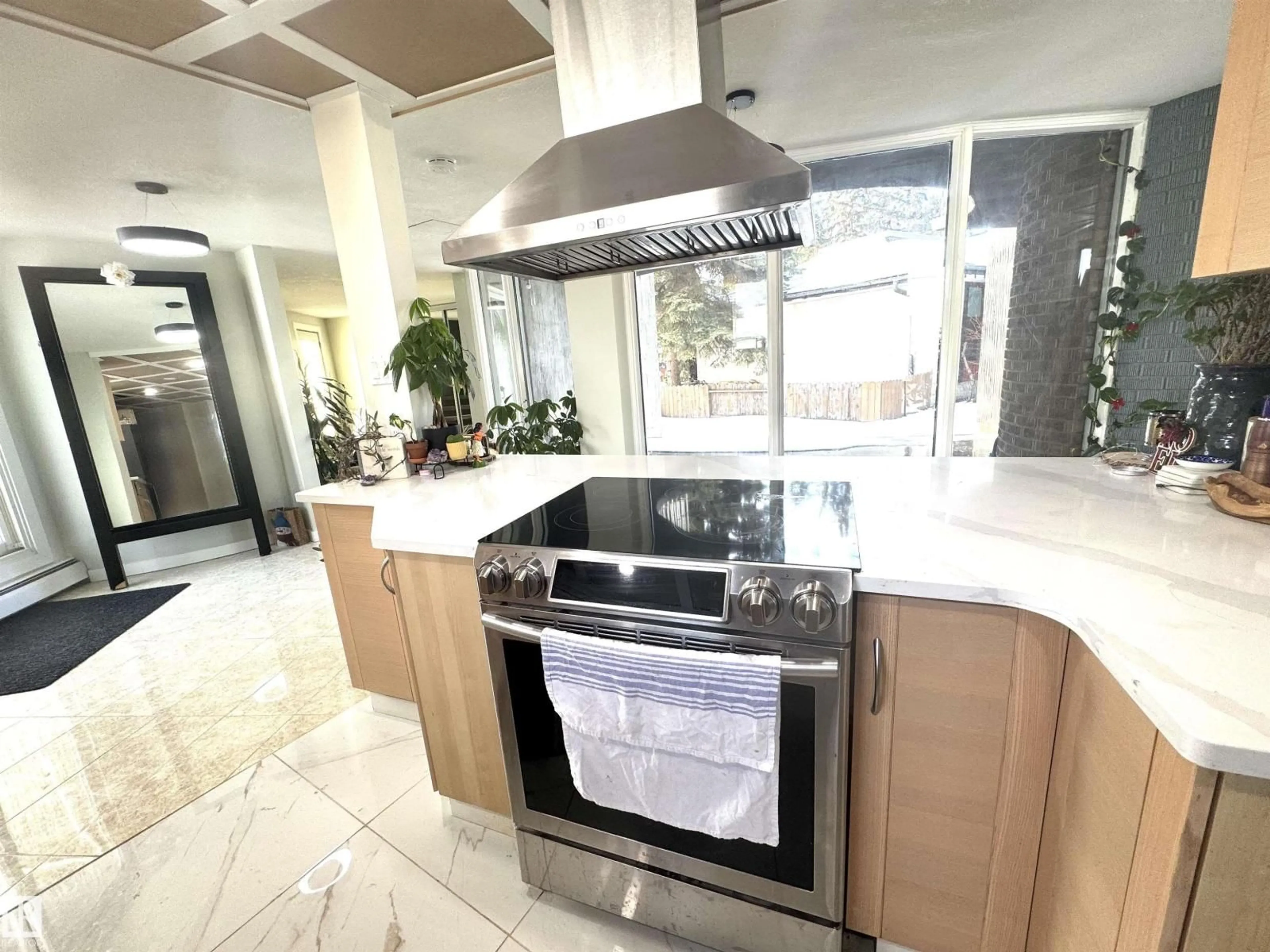 Contemporary kitchen, ceramic/tile floor for 9535 147 AV, Edmonton Alberta T5E2K5