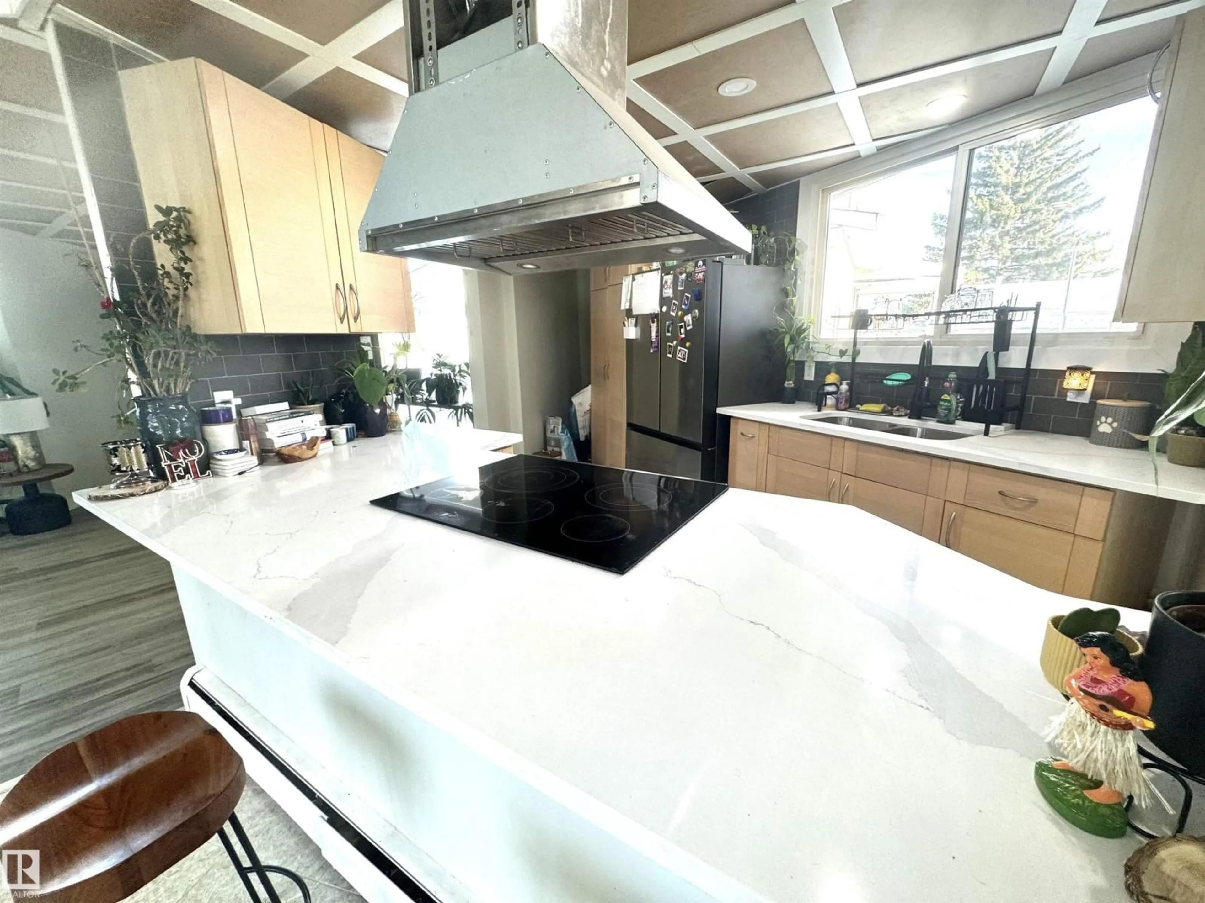 Contemporary kitchen, unknown for 9535 147 AV, Edmonton Alberta T5E2K5