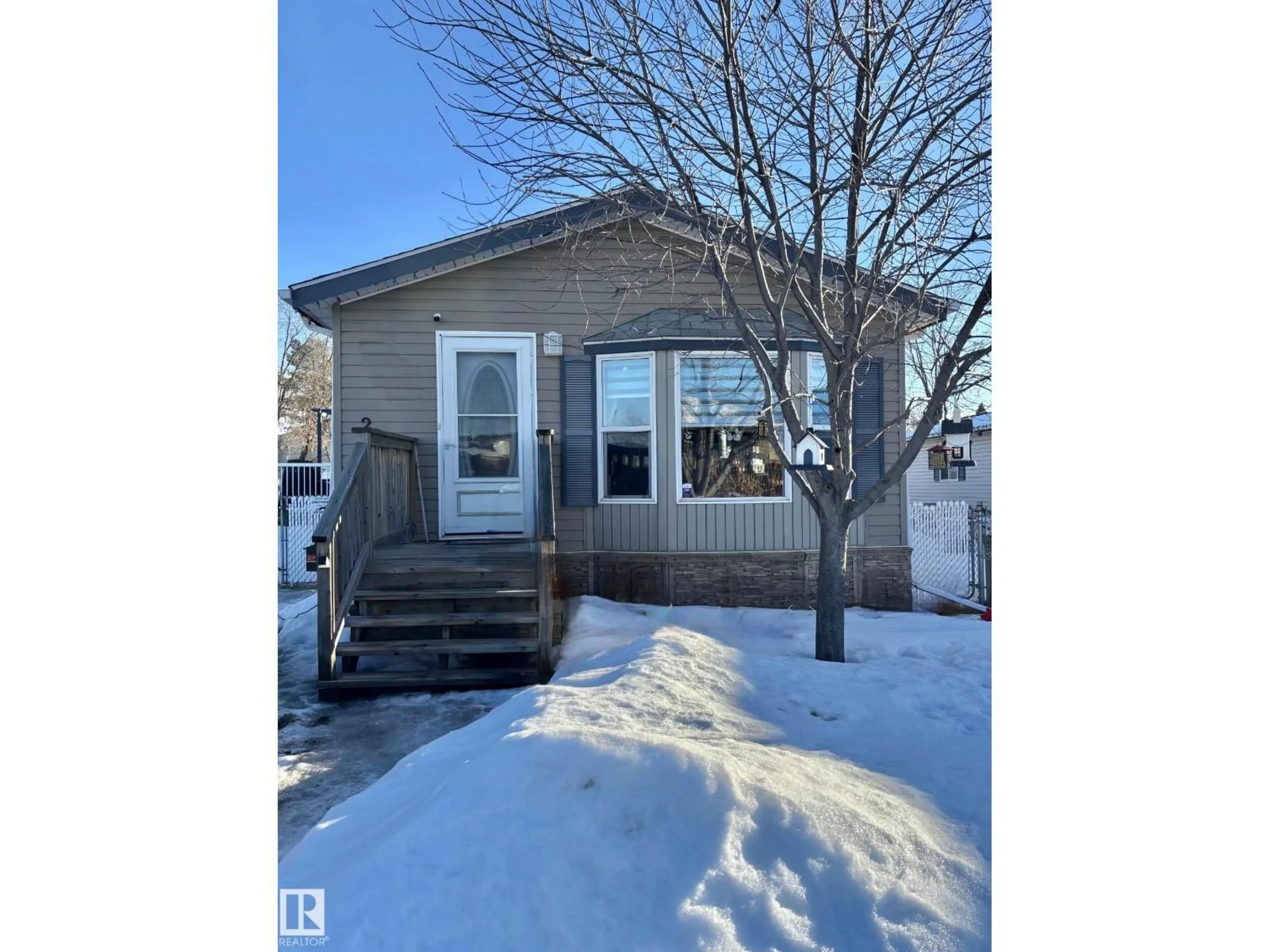 Shed for 245 OAK WOOD DRIVE, Edmonton Alberta T6P0A4