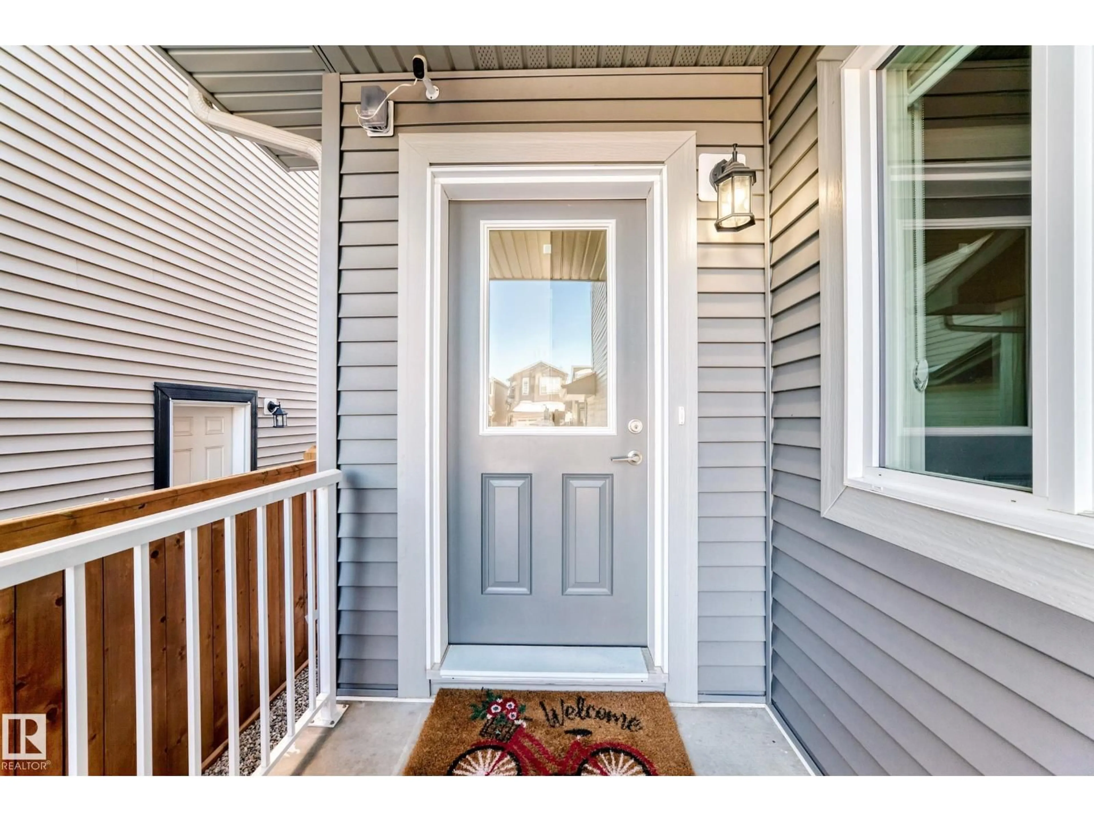 Indoor entryway for 17739 73 ST, Edmonton Alberta T5Z0V8