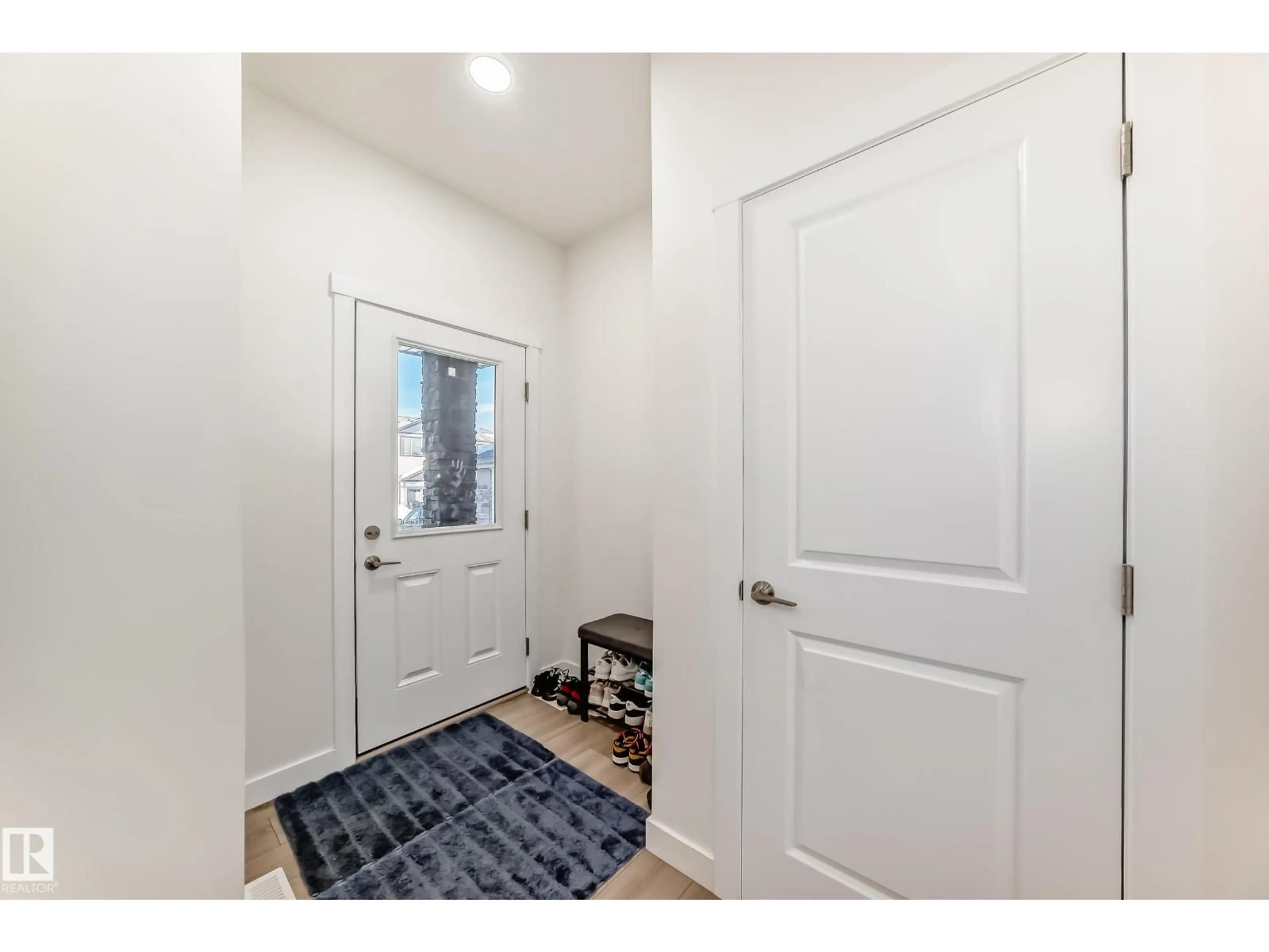 Indoor entryway for 17739 73 ST, Edmonton Alberta T5Z0V8