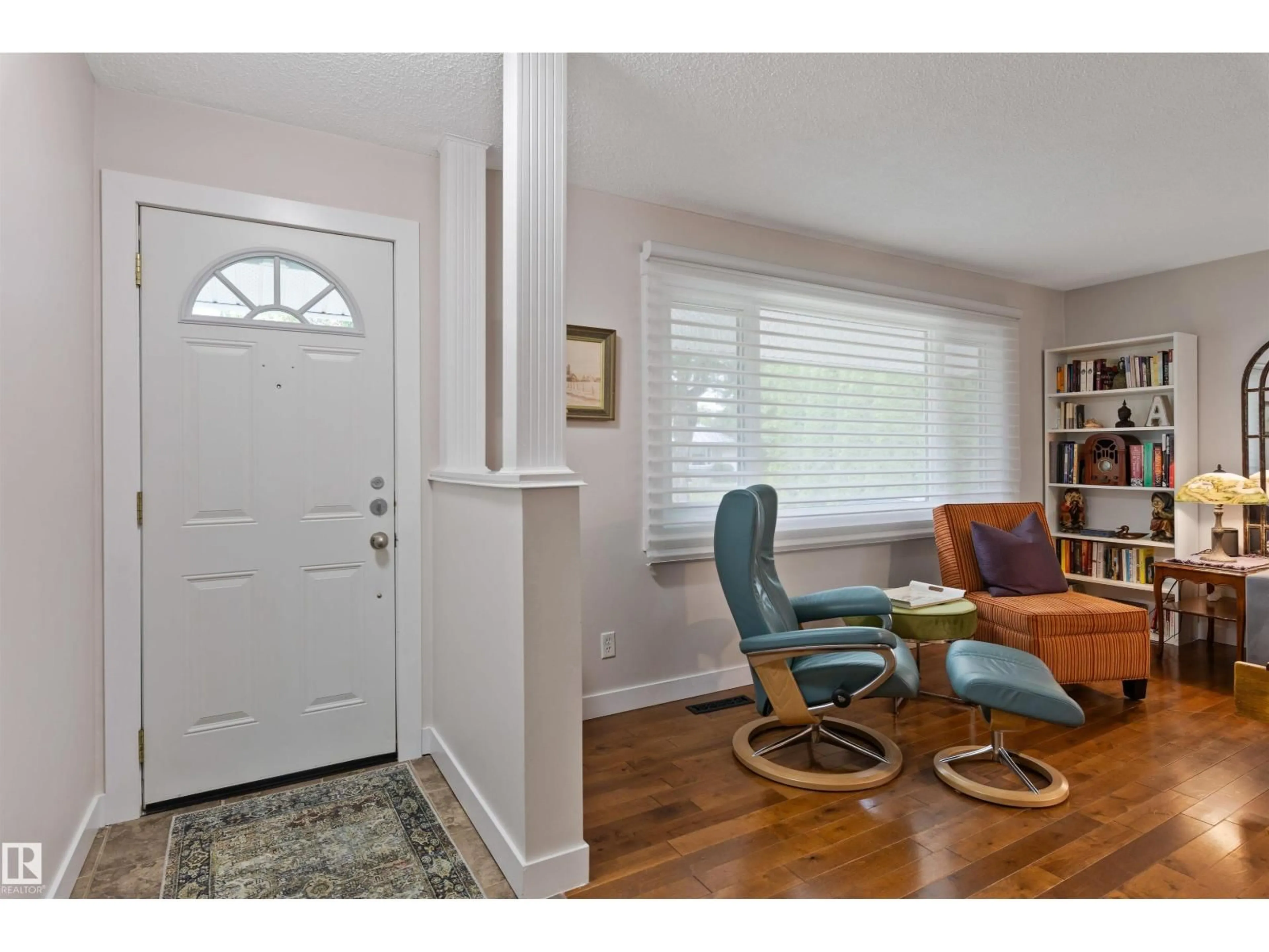 Indoor entryway for 35 STANLEY DR, St. Albert Alberta T8N0J6