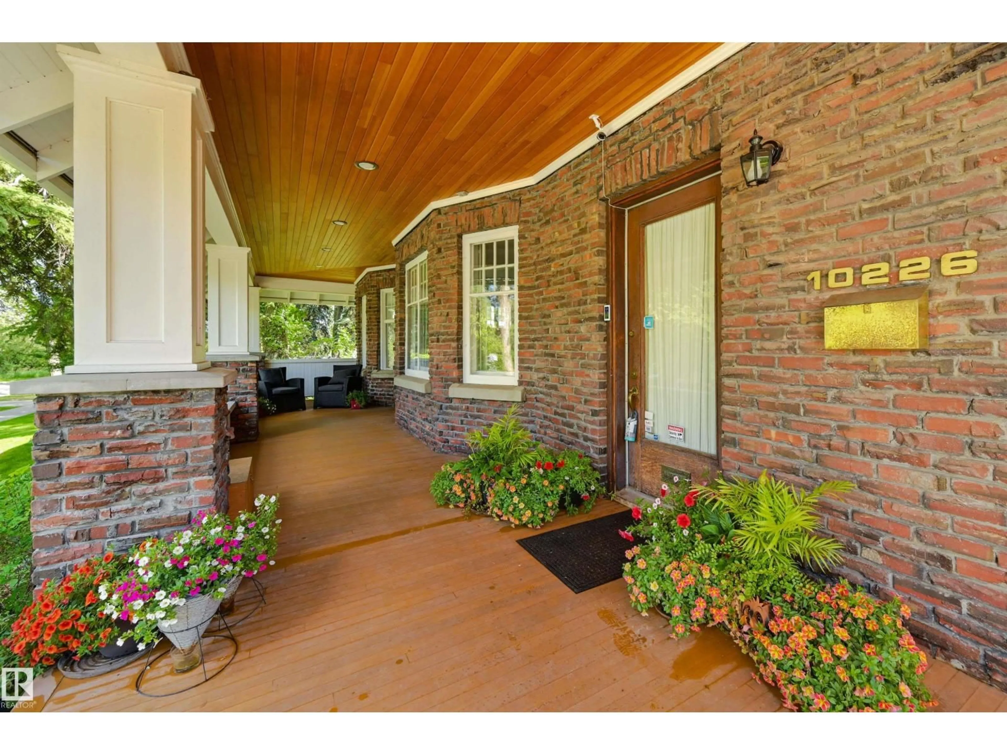 Indoor entryway for 10226 CONNAUGHT DR, Edmonton Alberta T5N3J2