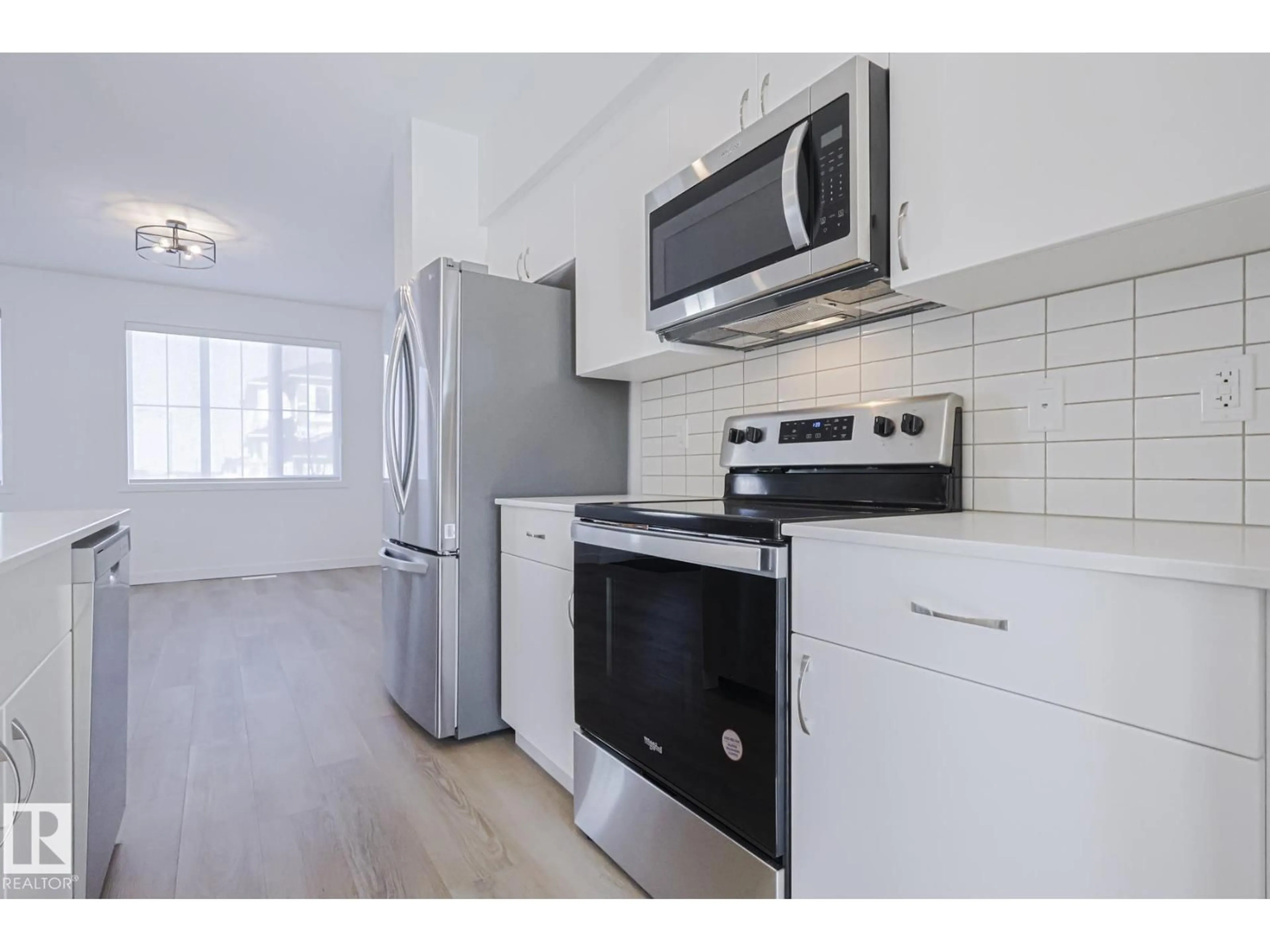 Standard kitchen, unknown for SW - 6343 KING WD, Edmonton Alberta T6W5P1