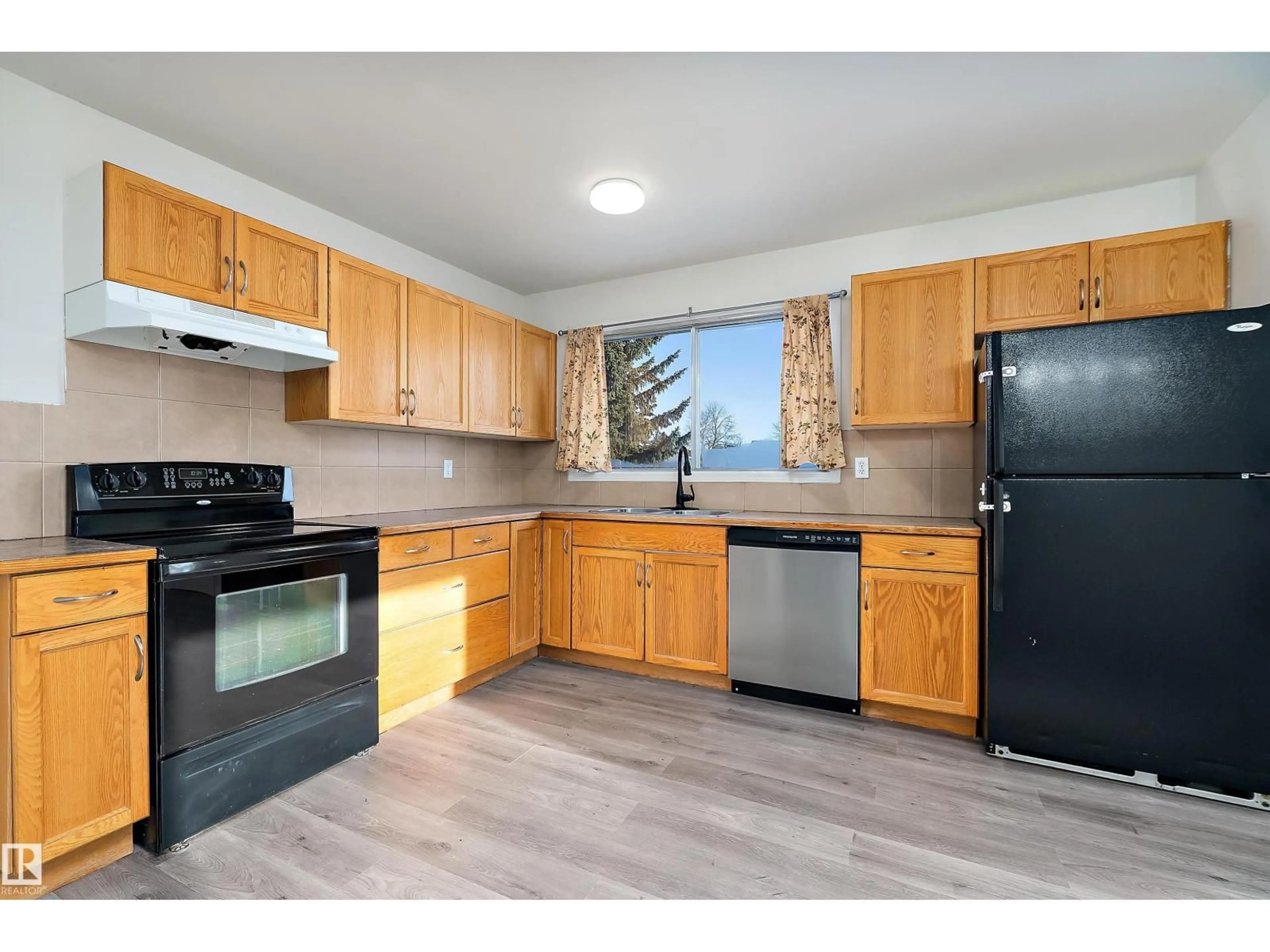 Standard kitchen, unknown for 144 GREEN ASH DR, Wetaskiwin Alberta T9A2H8