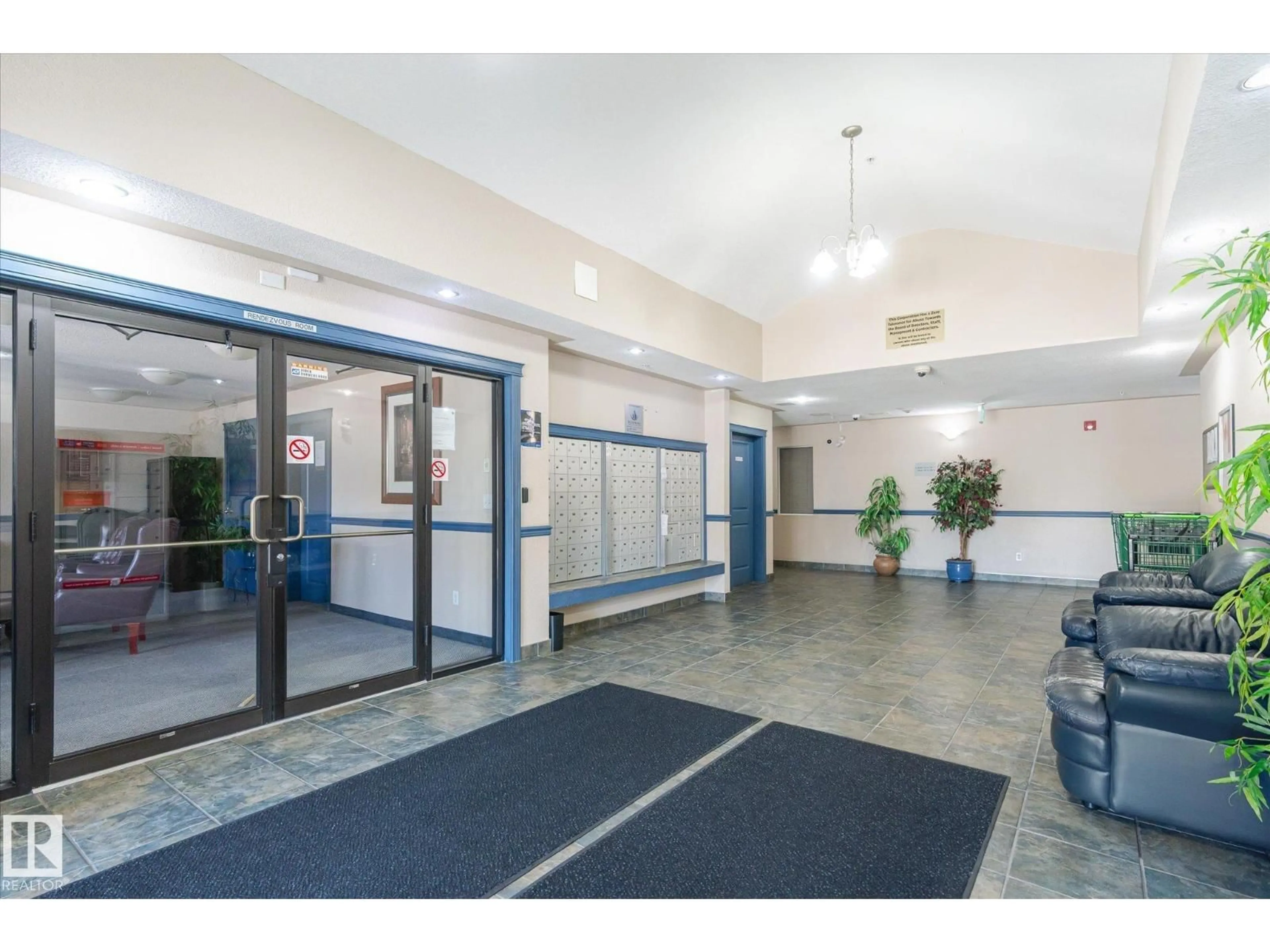 Indoor foyer for 218 16221 95 ST NW, Edmonton Alberta T5Z3V3