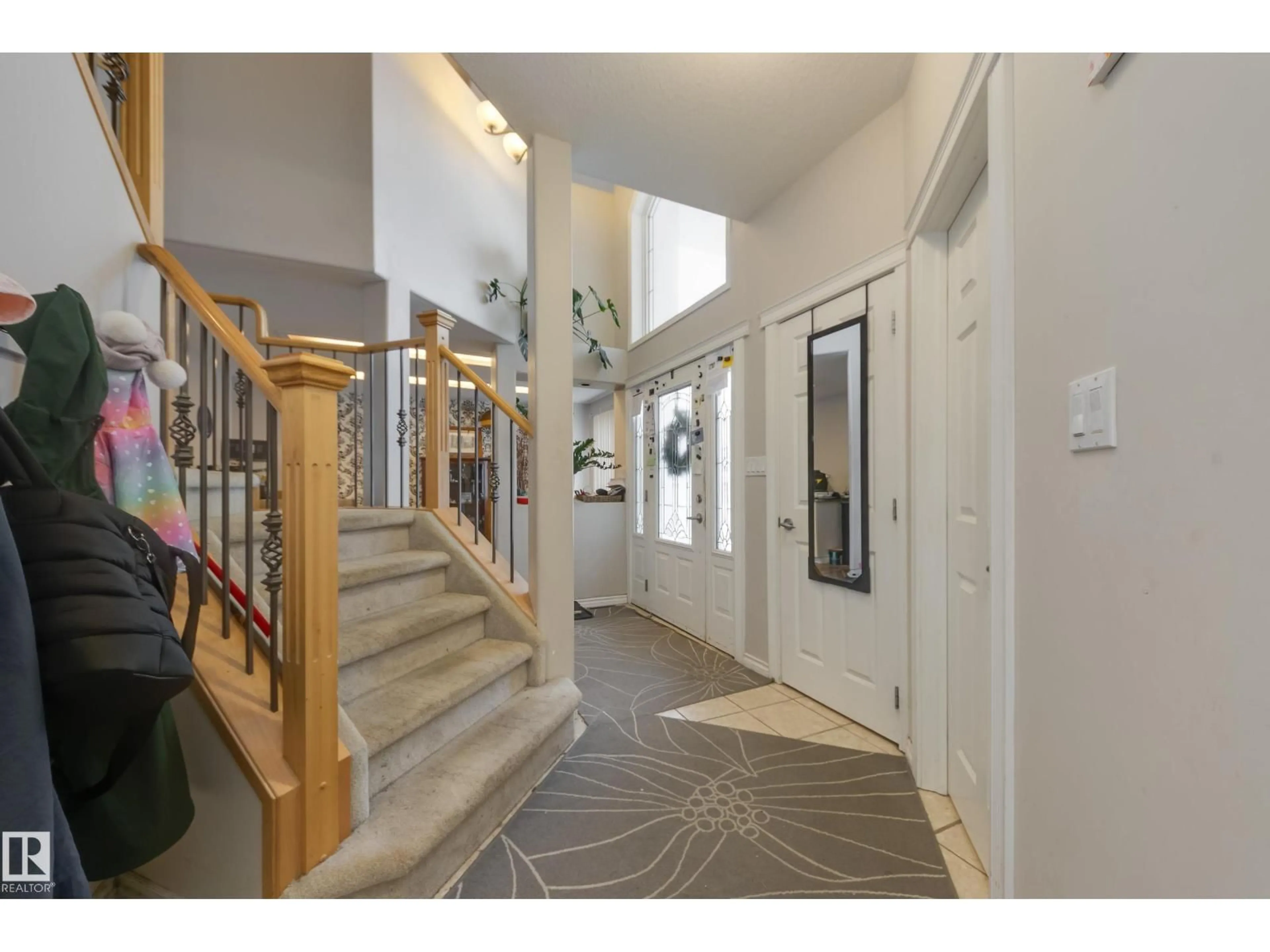 Indoor foyer for 132 LEIGH CR, Edmonton Alberta T6L6J5