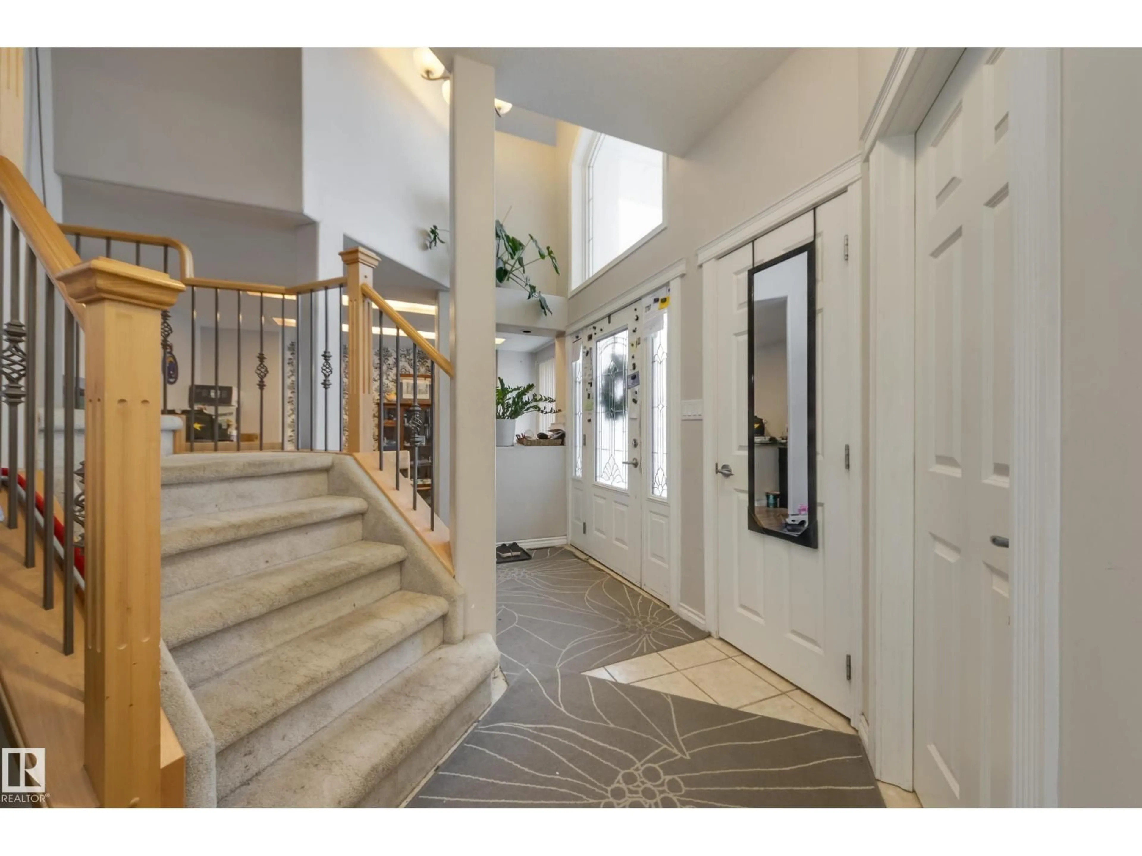 Indoor foyer for 132 LEIGH CR, Edmonton Alberta T6L6J5