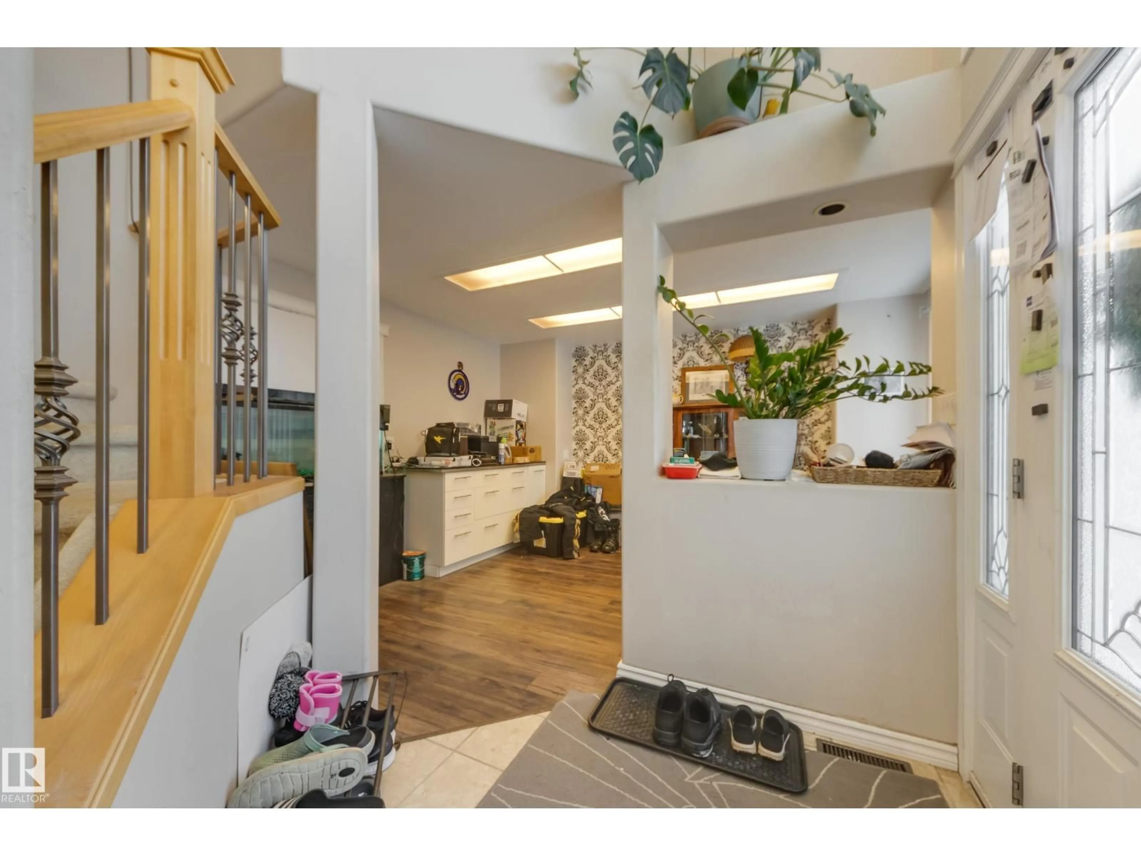 Indoor entryway for 132 LEIGH CR, Edmonton Alberta T6L6J5