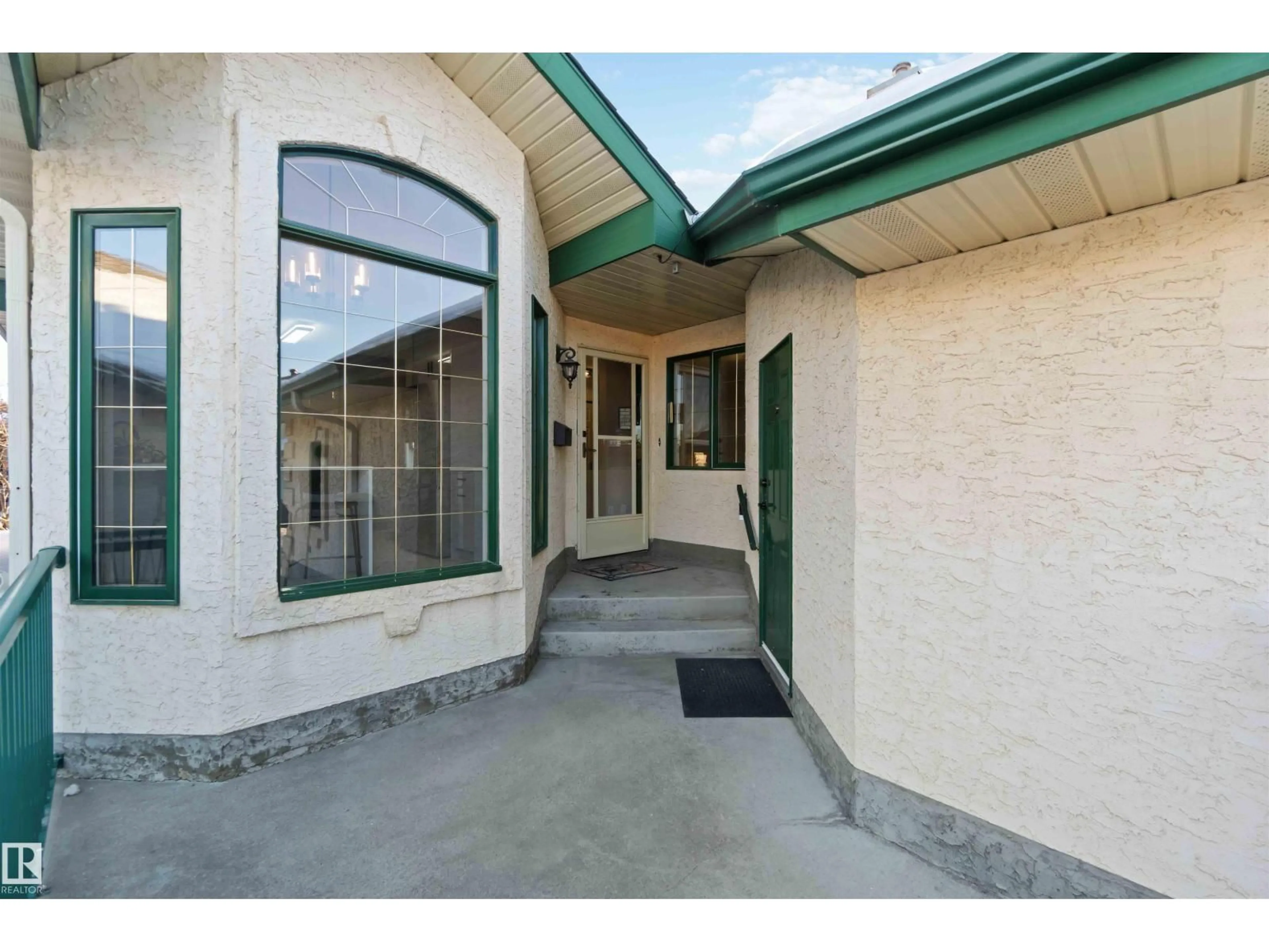 Indoor foyer for 1034 CARTER CREST RD, Edmonton Alberta T6R2K2