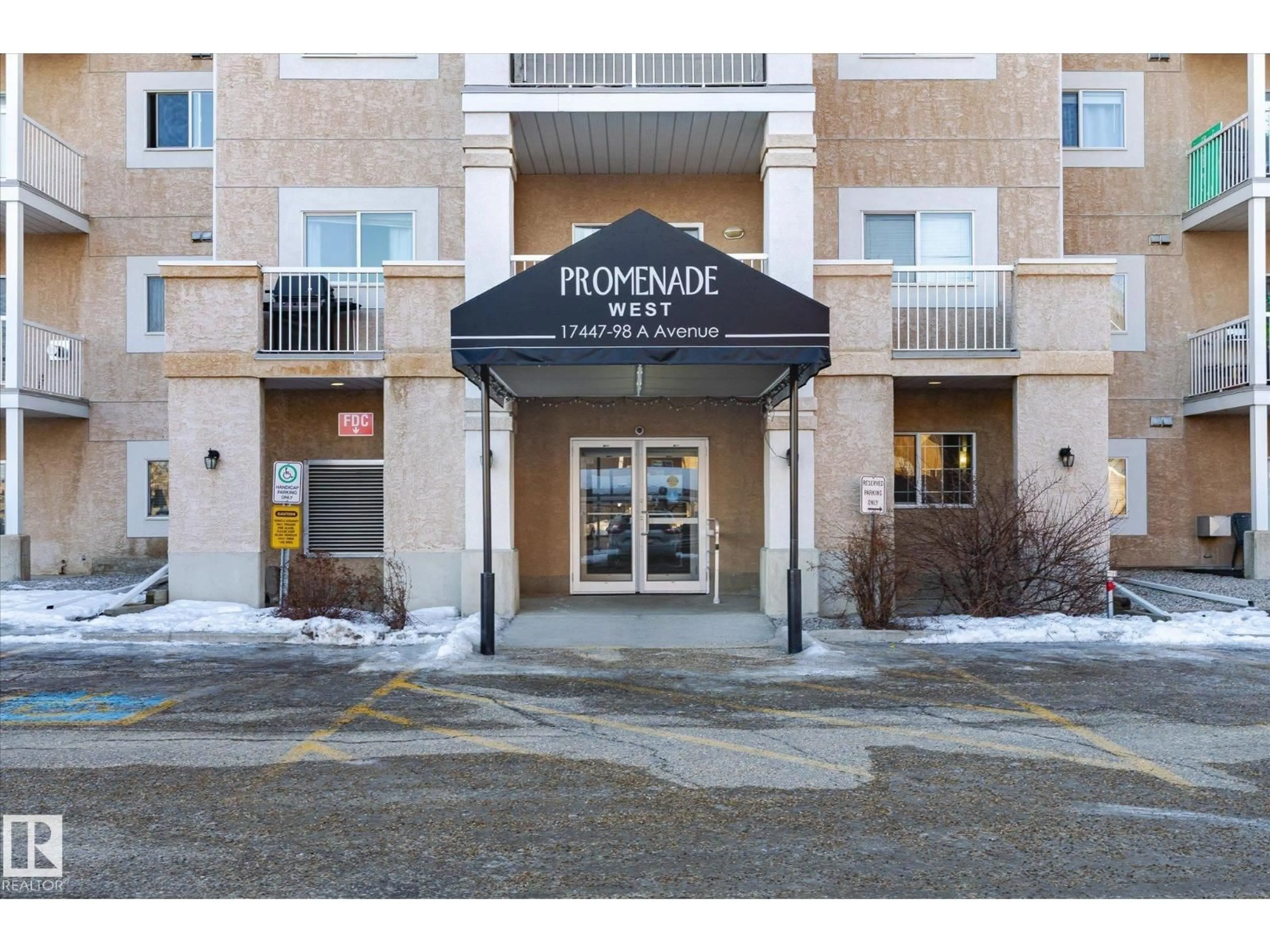 Indoor foyer for 141 17447 98A AV, Edmonton Alberta T5T6M4