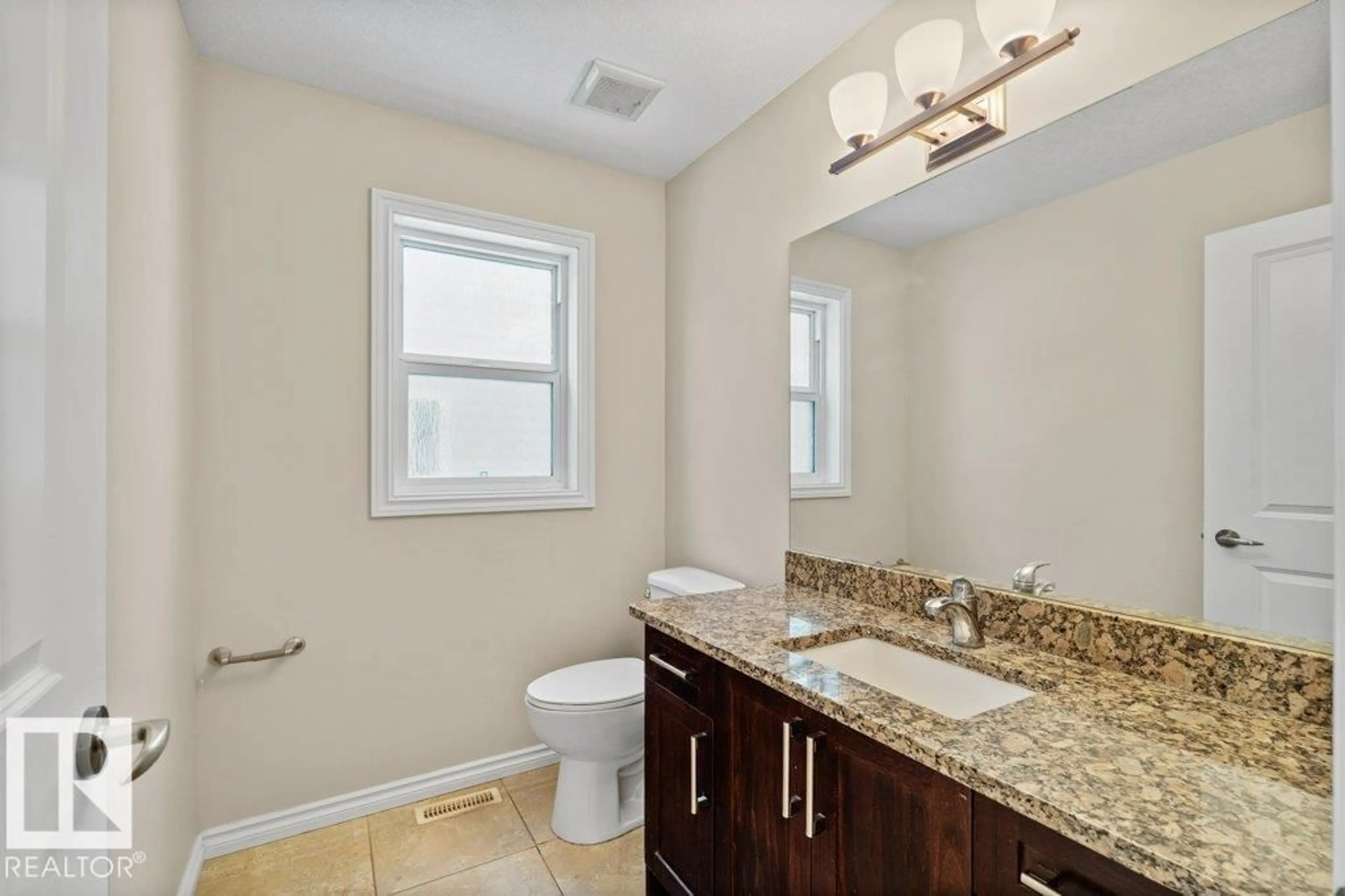 Standard bathroom, ceramic/tile floor for NW - 10639 70 AV, Edmonton Alberta T6H2G3