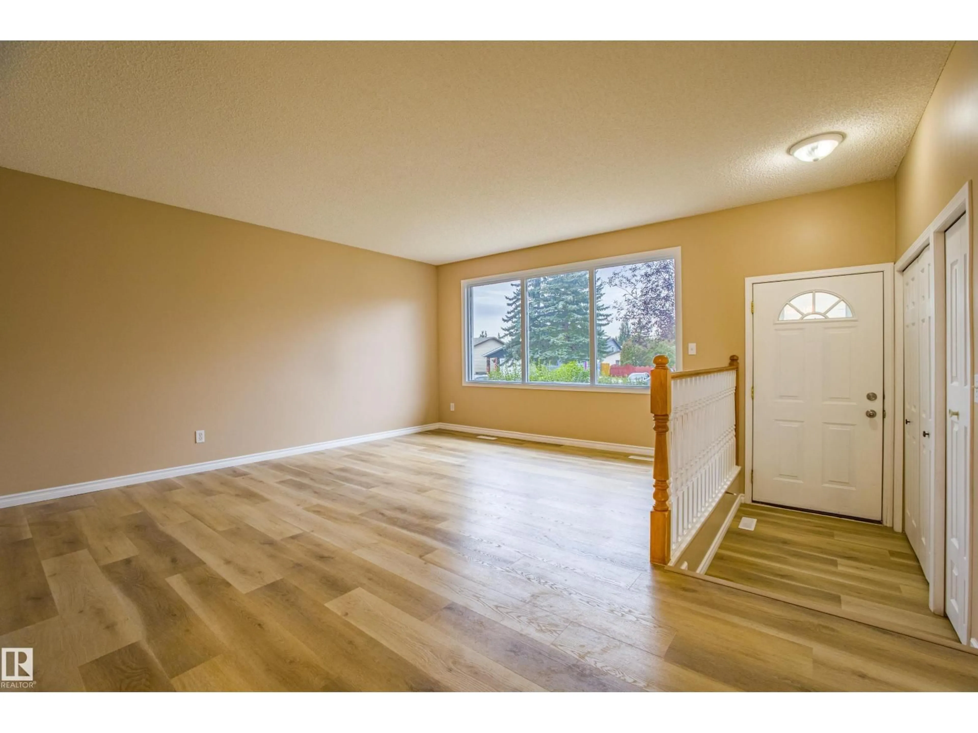 Unknown for NW - 3835 47 ST, Edmonton Alberta T6L5B3