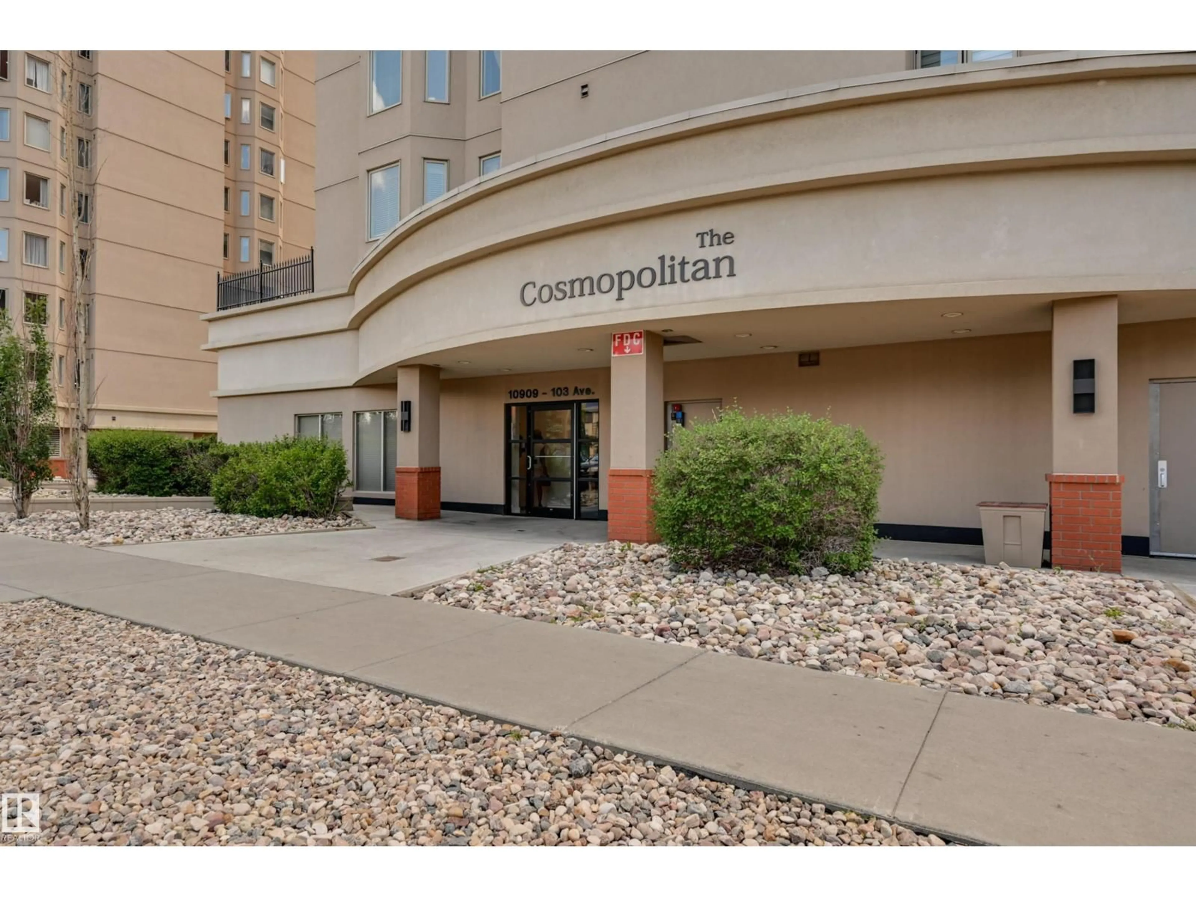 Indoor foyer for #306 - 10909 103 AV, Edmonton Alberta T5K2W7