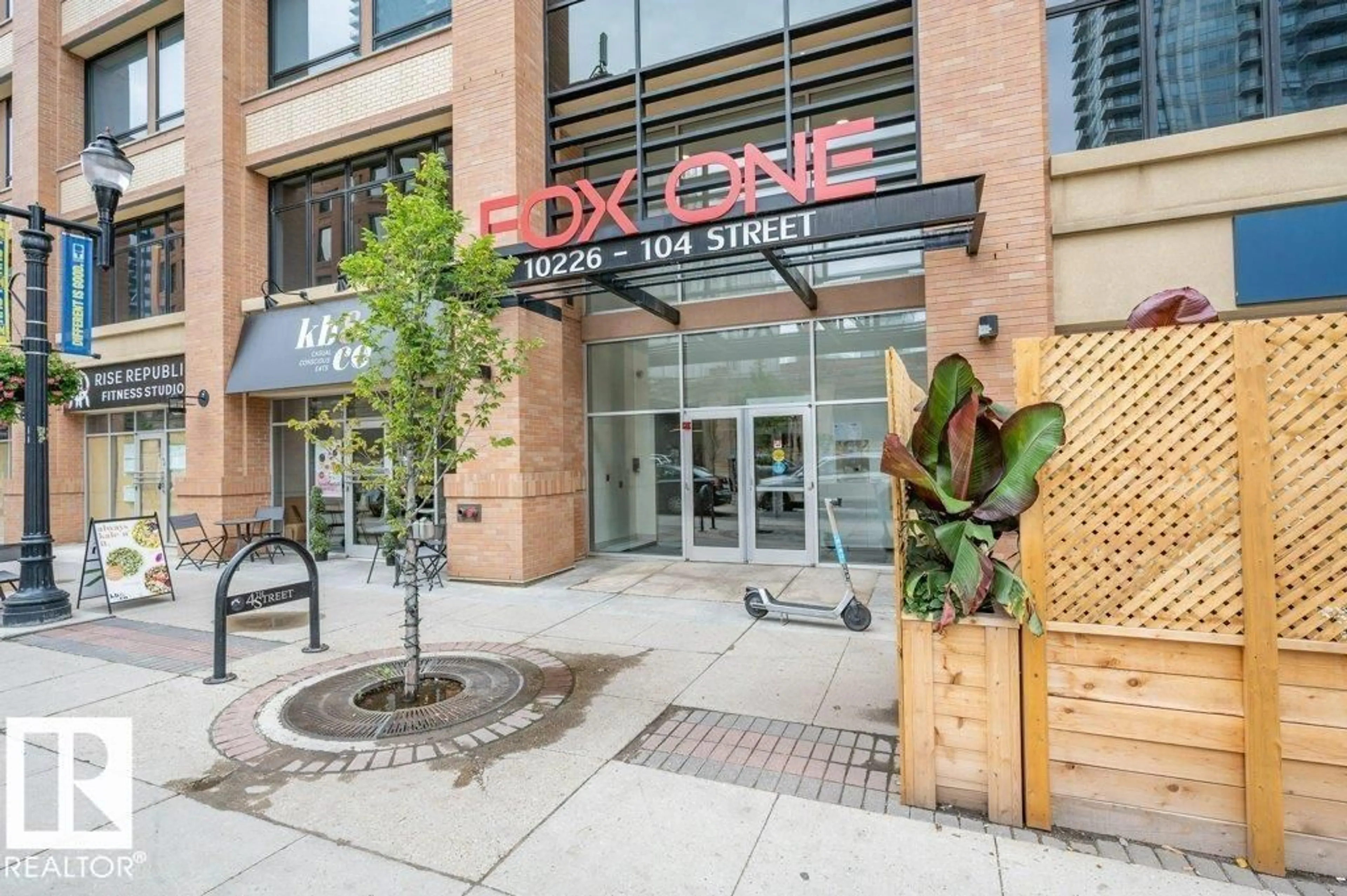 Indoor foyer for 10226 - 2107 104 ST, Edmonton Alberta T5J0E9