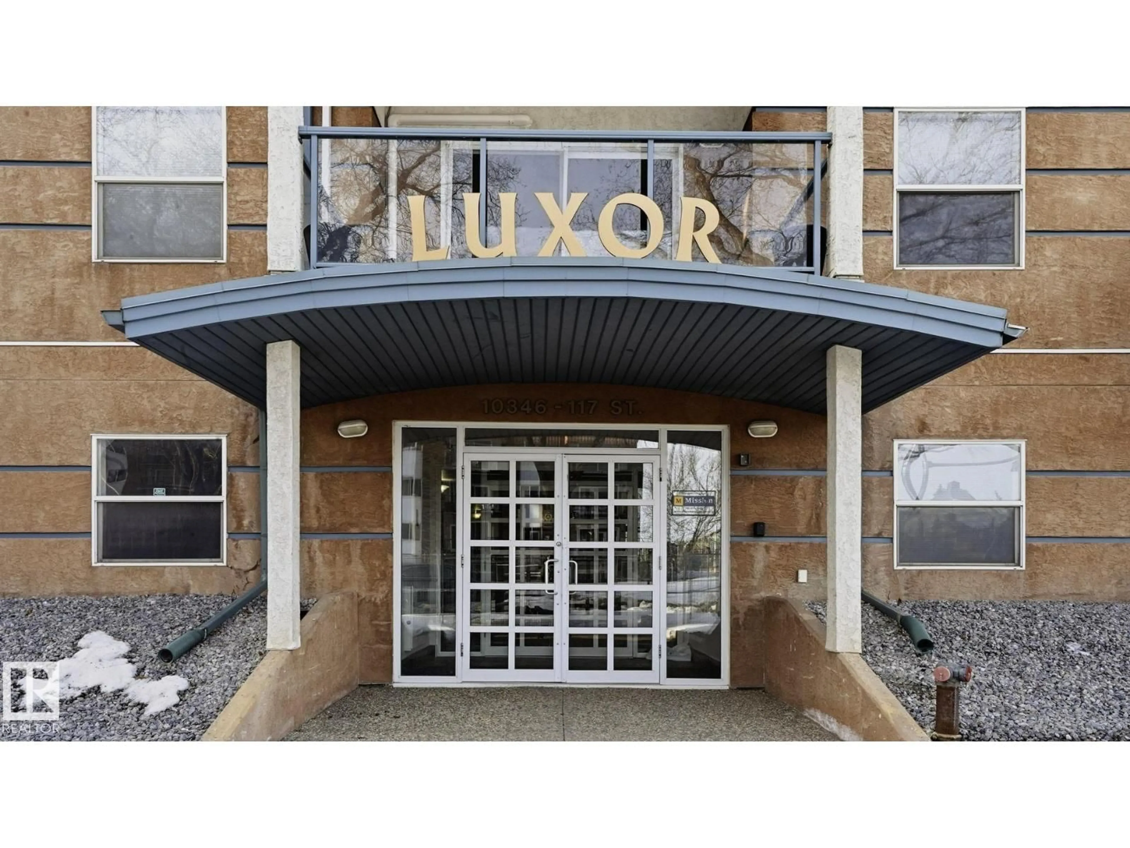 Indoor foyer for #101 - 10346 117 ST, Edmonton Alberta T5K2Y7