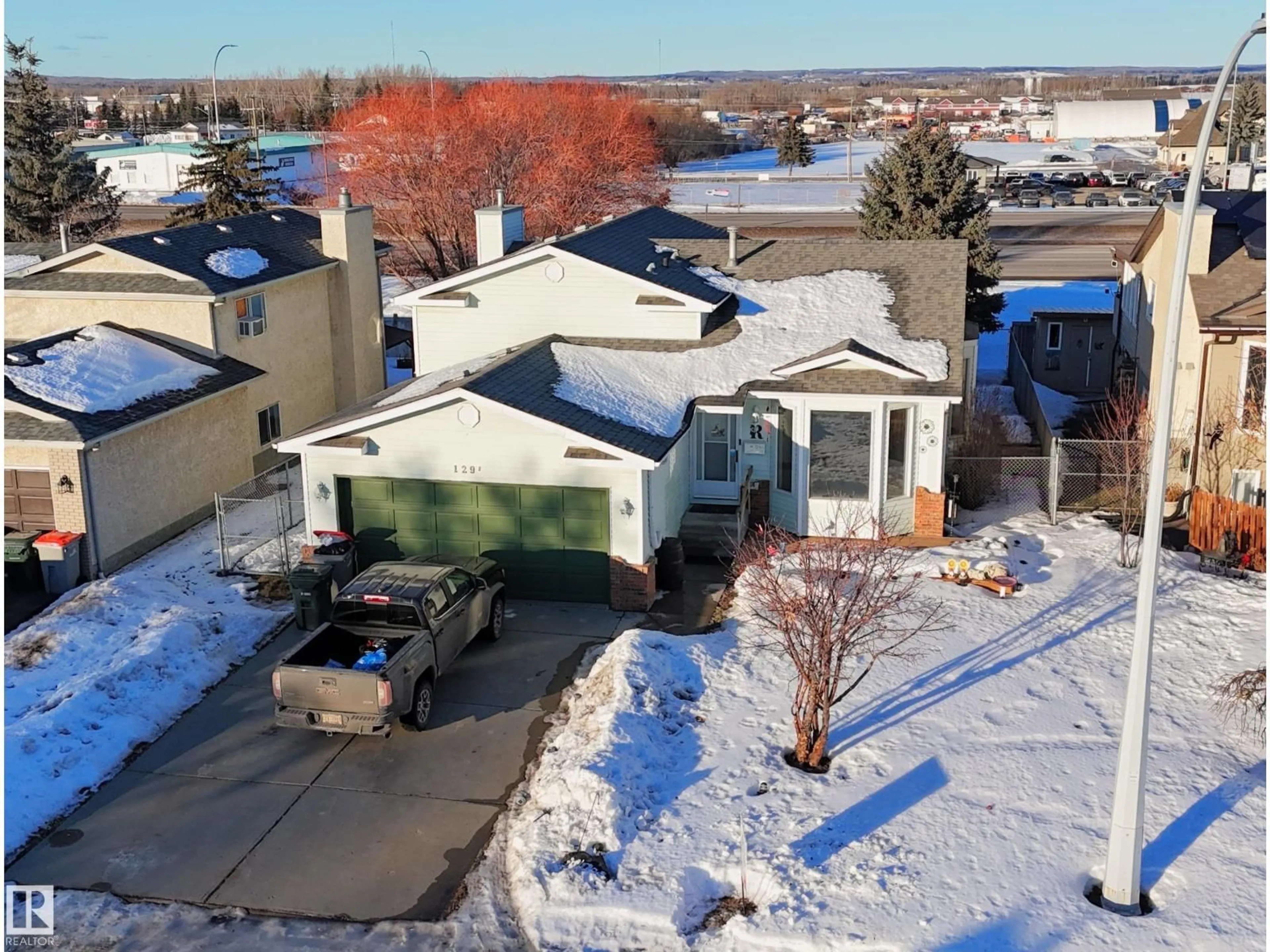 A pic from outside/outdoor area/front of a property/back of a property/a pic from drone, street for 129 ST. ANDREWS DR, Stony Plain Alberta T7Z1K6
