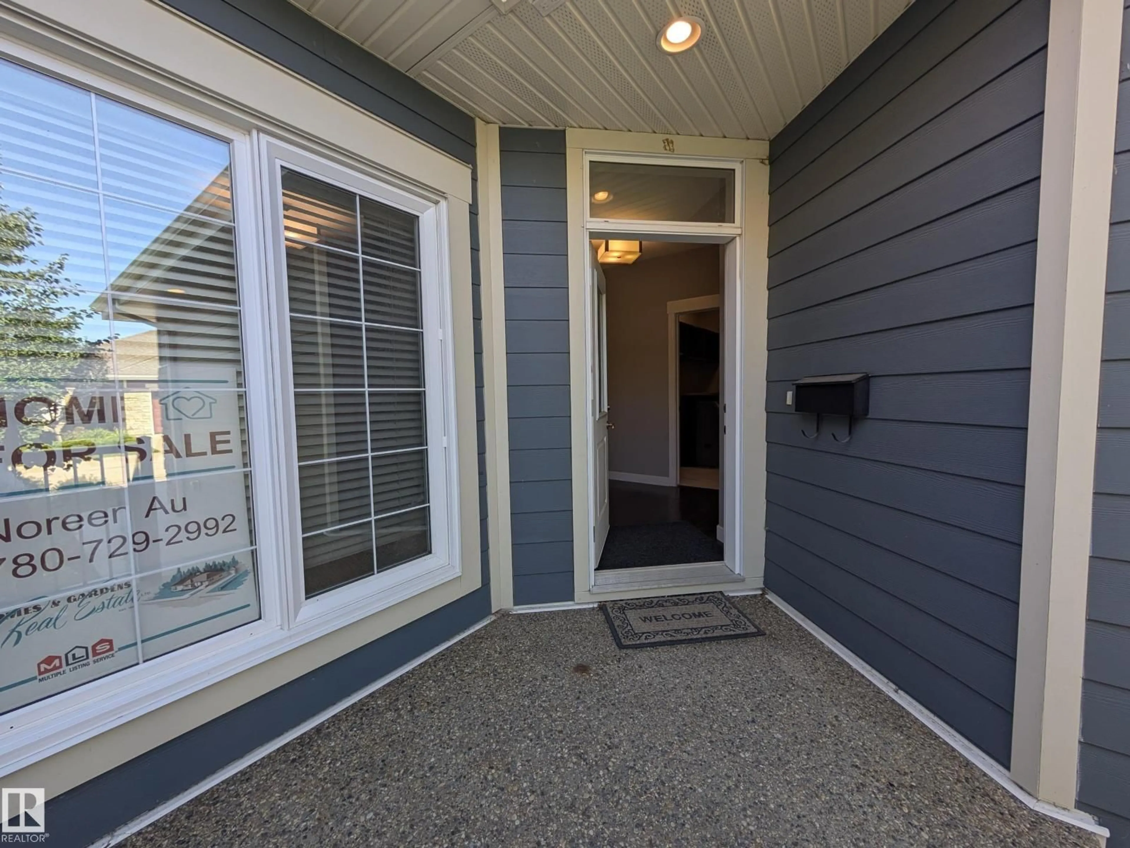 Indoor entryway for #34 - 3090 CAMERON HEIGHTS WY, Edmonton Alberta T6M0R1