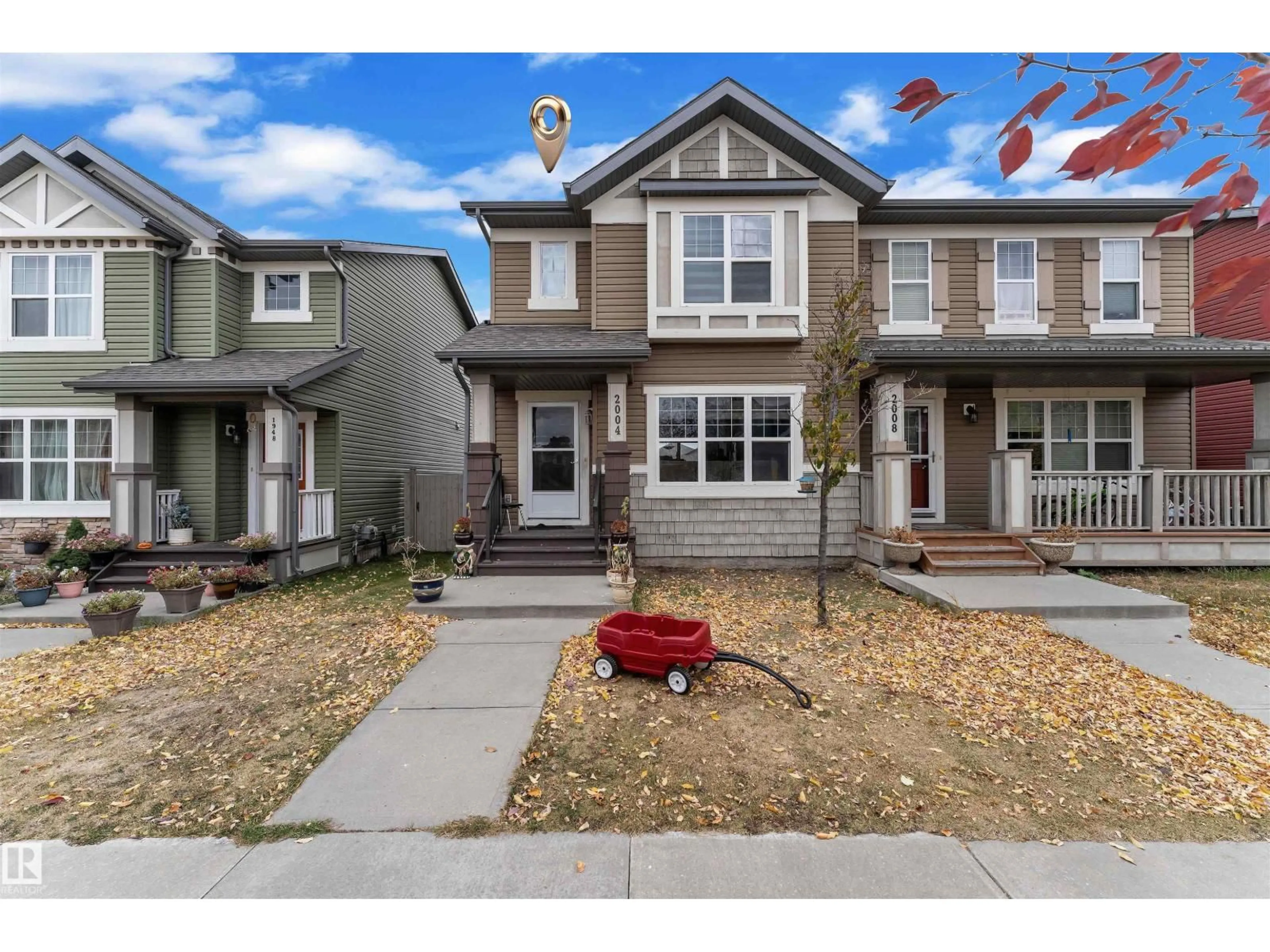 Home with vinyl exterior material, street for NW - 2004 32 ST, Edmonton Alberta T6T0L8