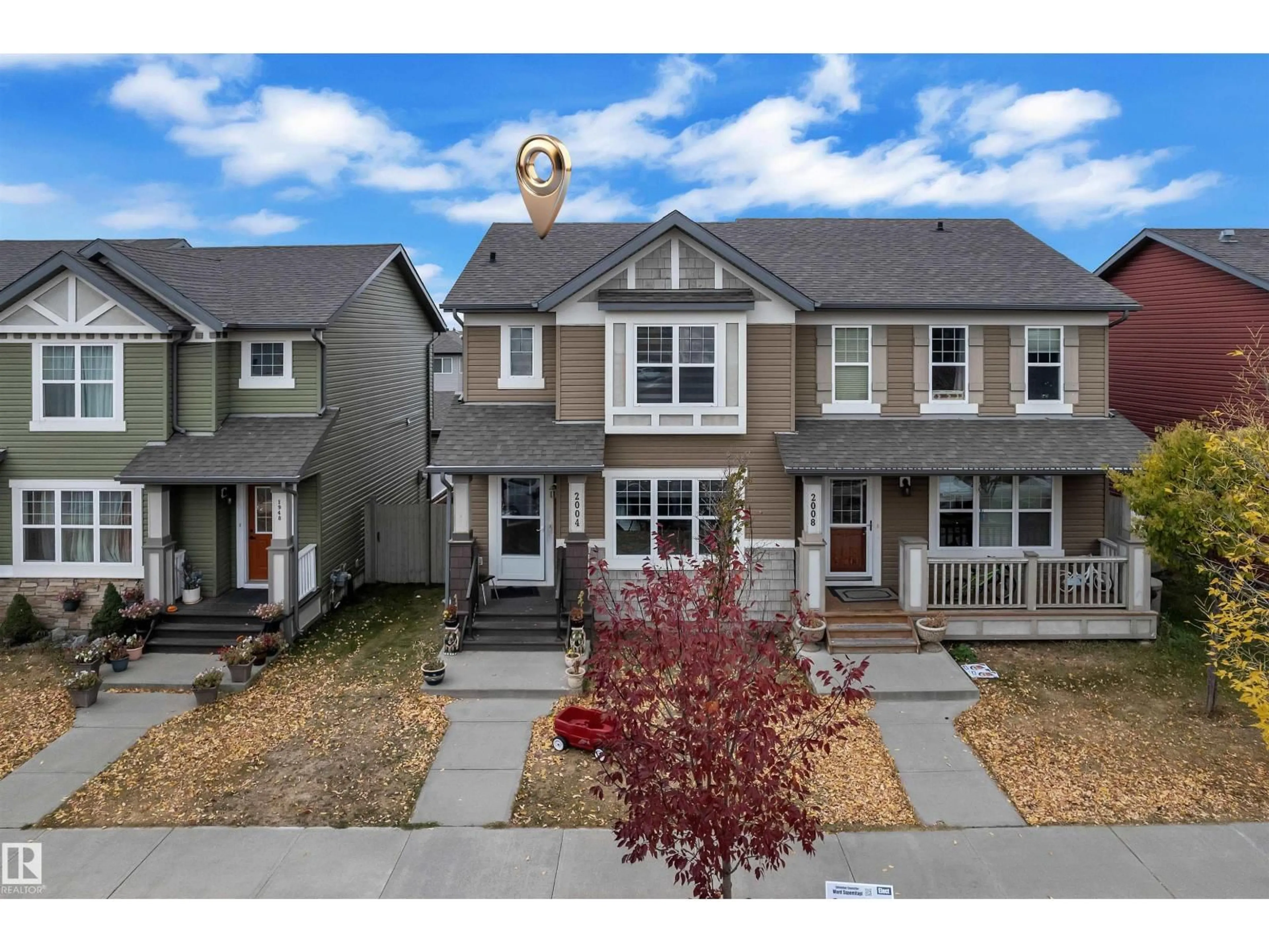 Home with vinyl exterior material, street for NW - 2004 32 ST, Edmonton Alberta T6T0L8