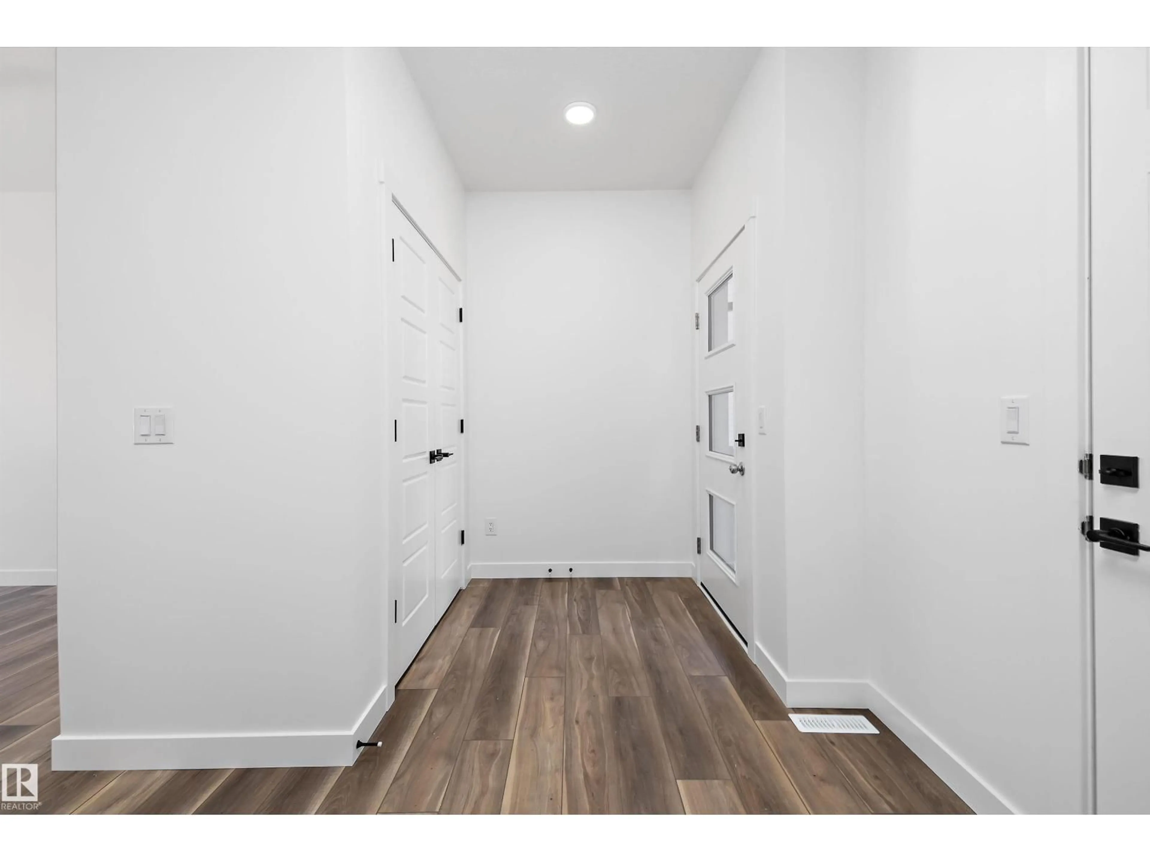 Indoor entryway for 19304 29 AV, Edmonton Alberta T6M3B2