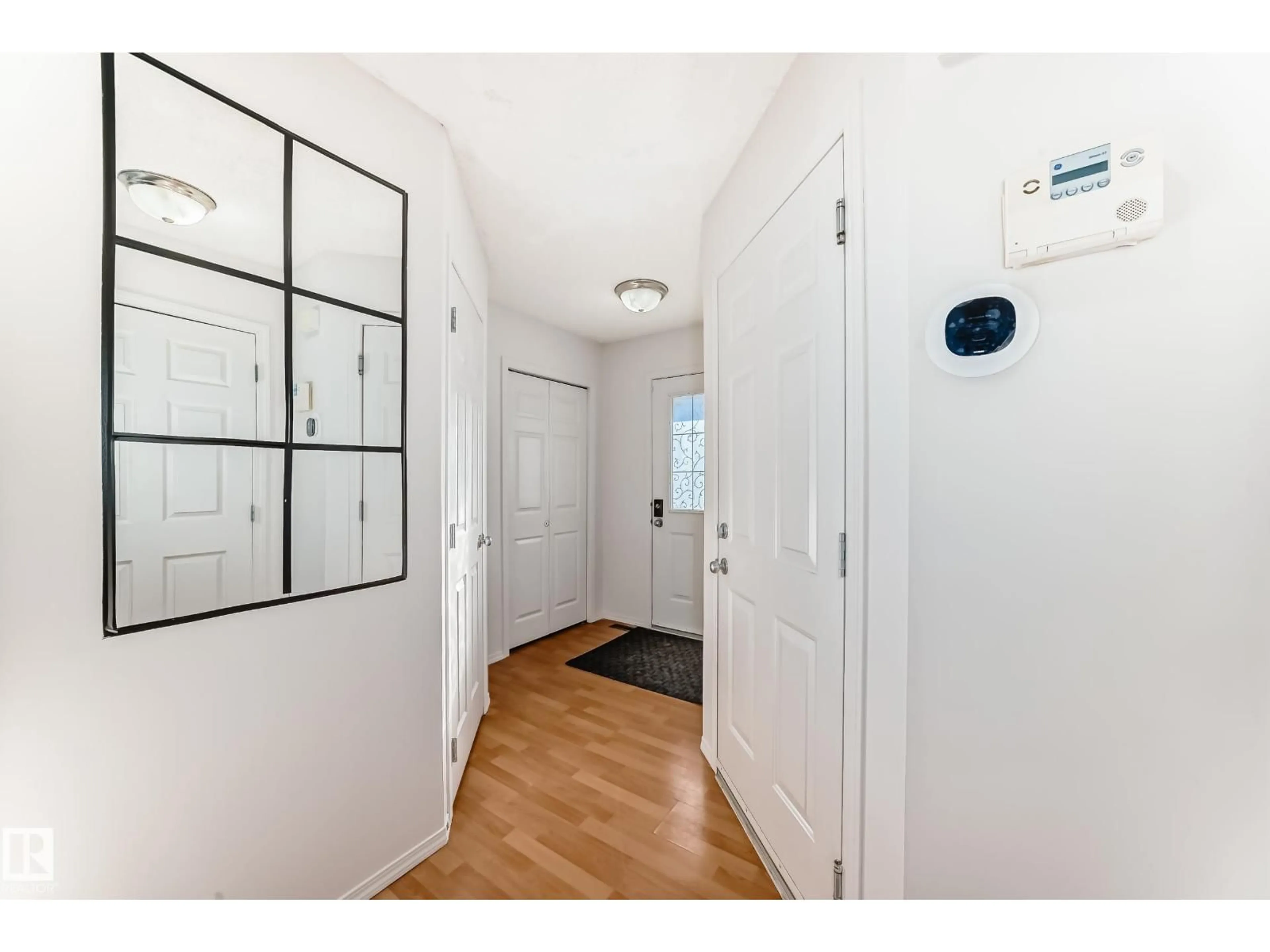 Indoor entryway for #42 - 2021 GRANTHAM CT, Edmonton Alberta T5T6V7