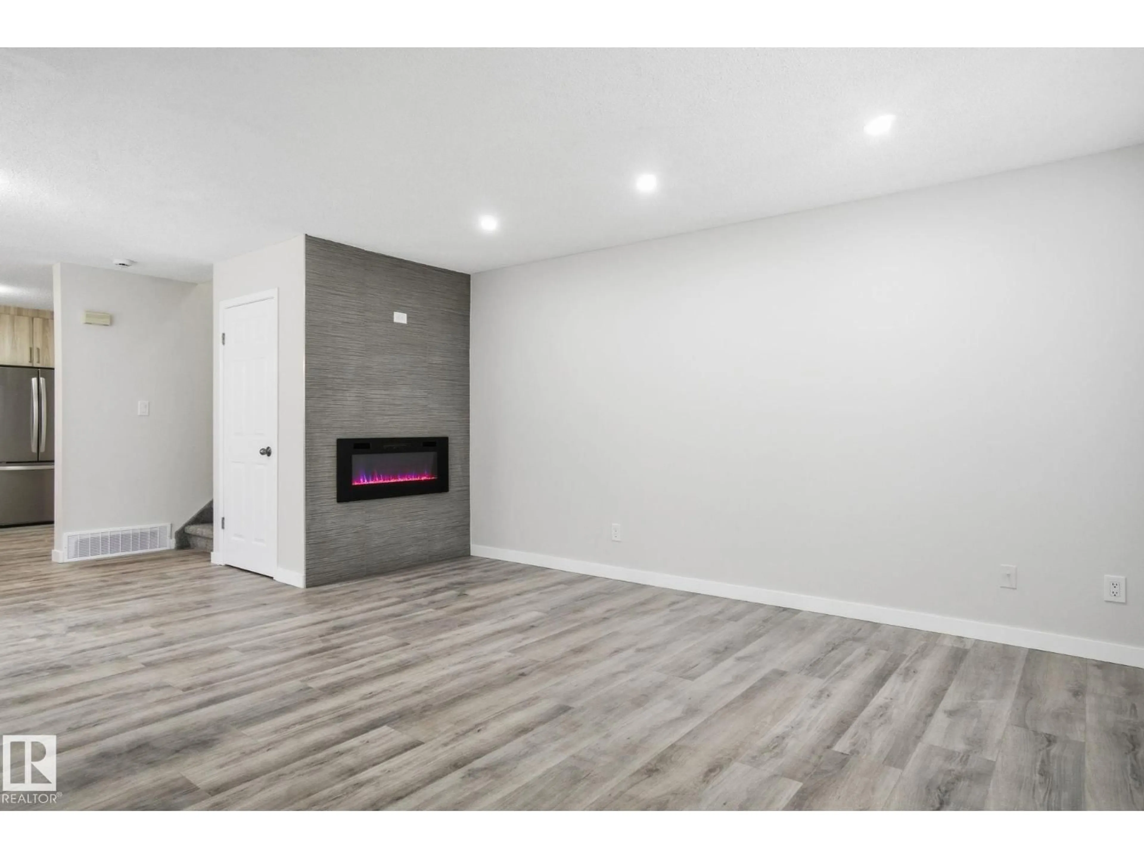 A pic of a room for NW - 4035 38 ST, Edmonton Alberta T6L6W8