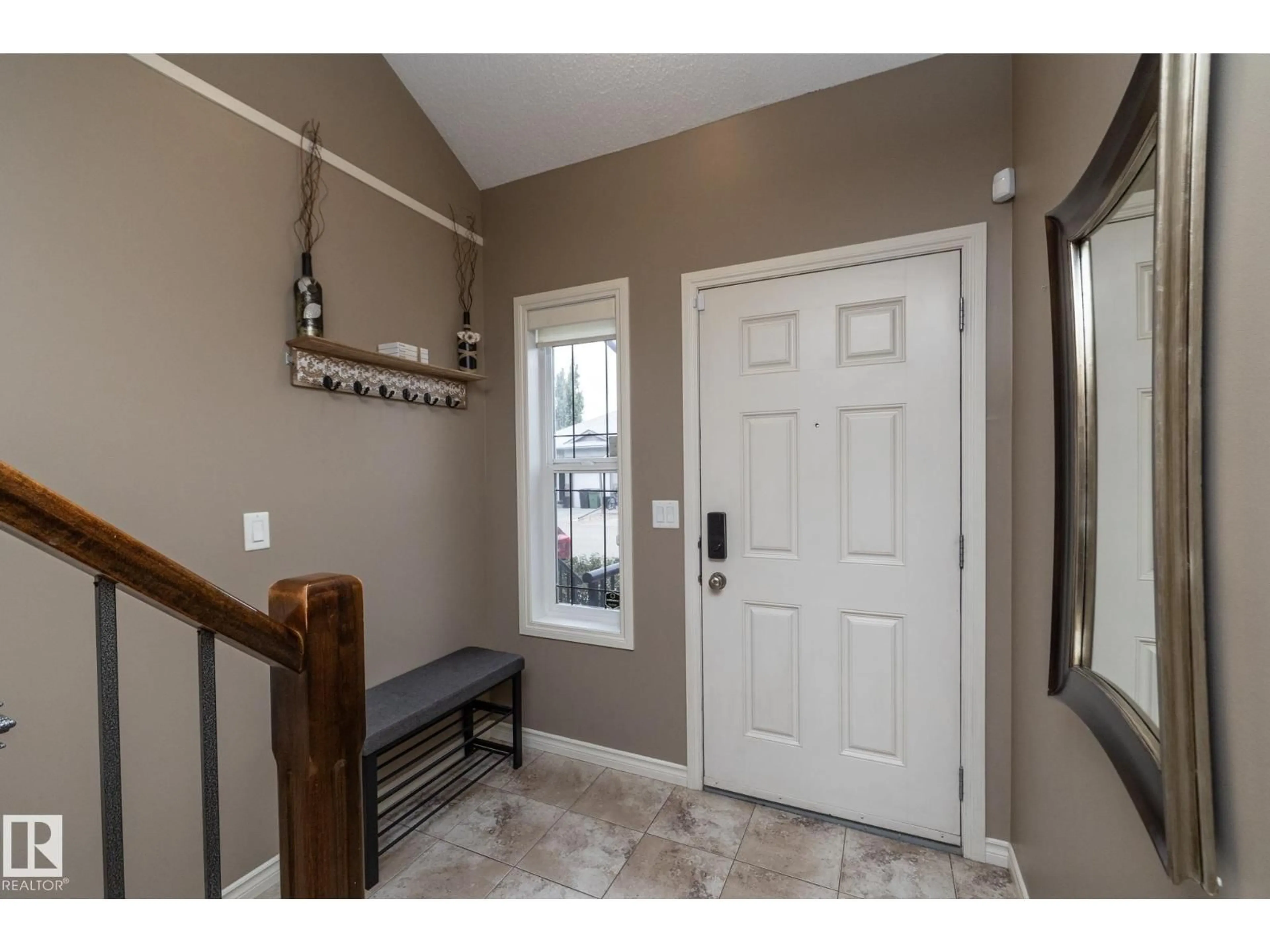 Indoor entryway for #6 - 10 WOODCREST, Fort Saskatchewan Alberta T8L0C7