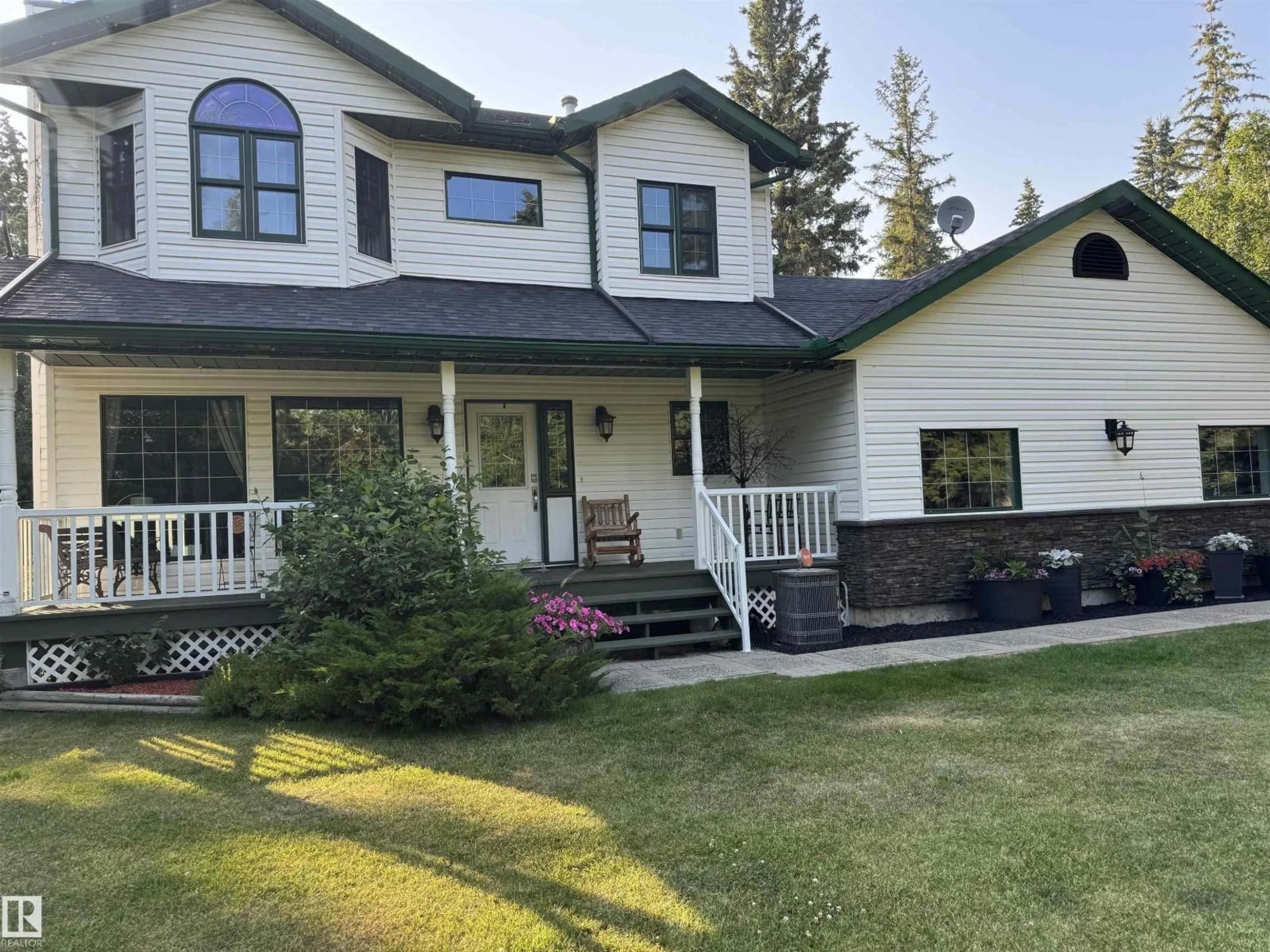 Home with vinyl exterior material, mountain view for 60330 RGE RD 40, Rural Barrhead County Alberta T7N1N2