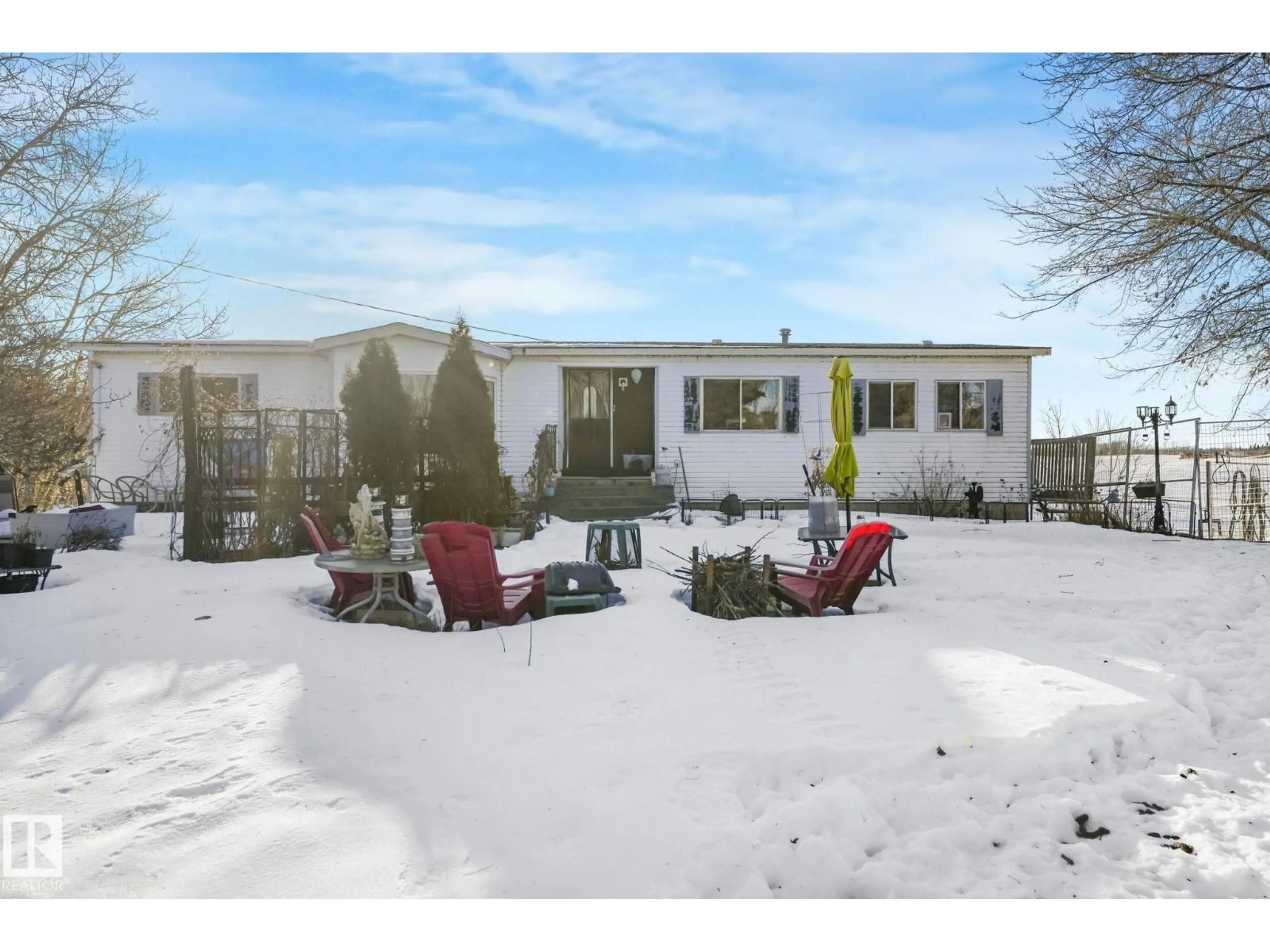 Patio, unknown for 22545 TWP ROAD 512, Rural Strathcona County Alberta T8C1H3