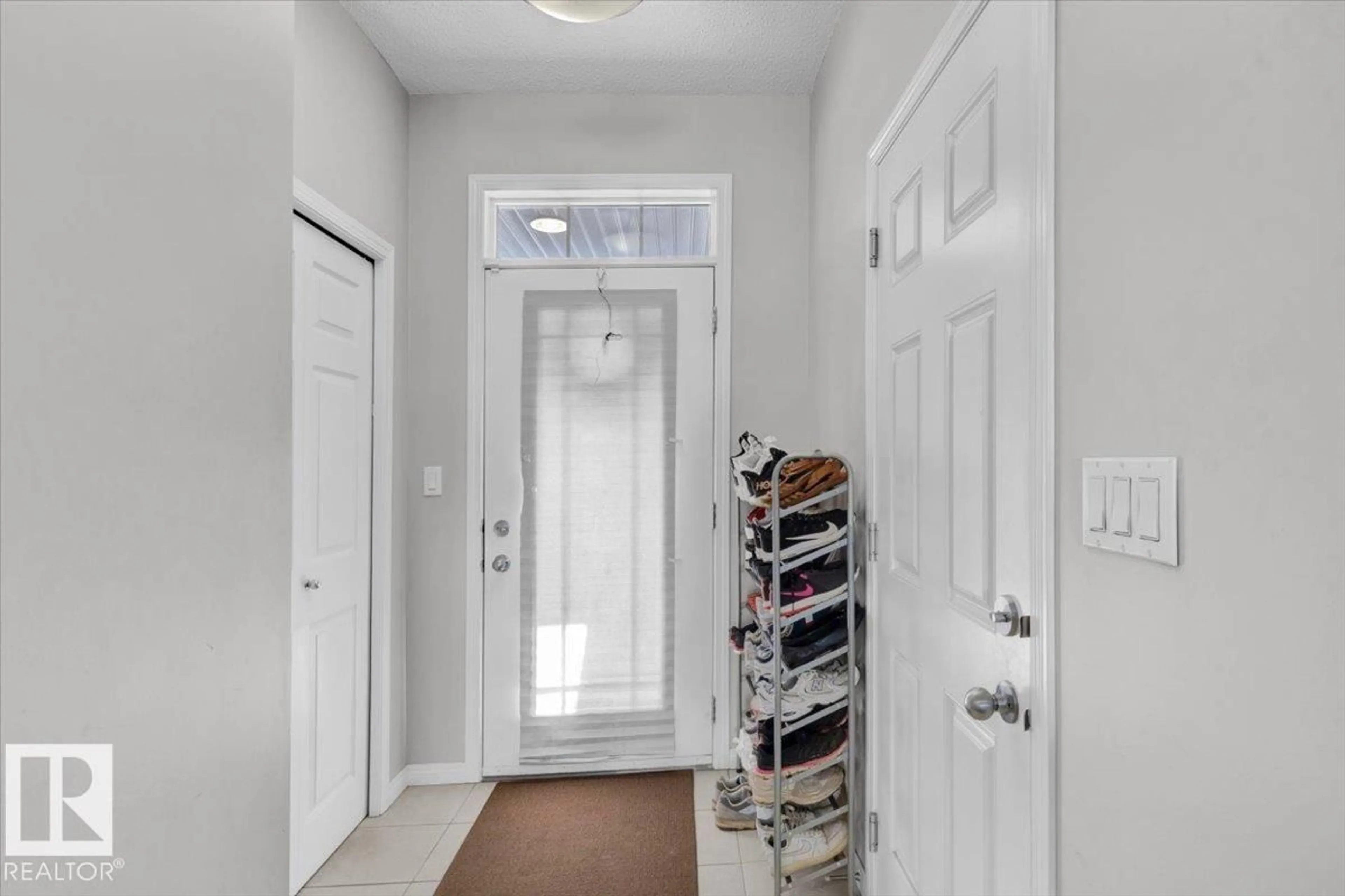 Indoor entryway for 745 EAGLESON CR, Edmonton Alberta T6M0V2