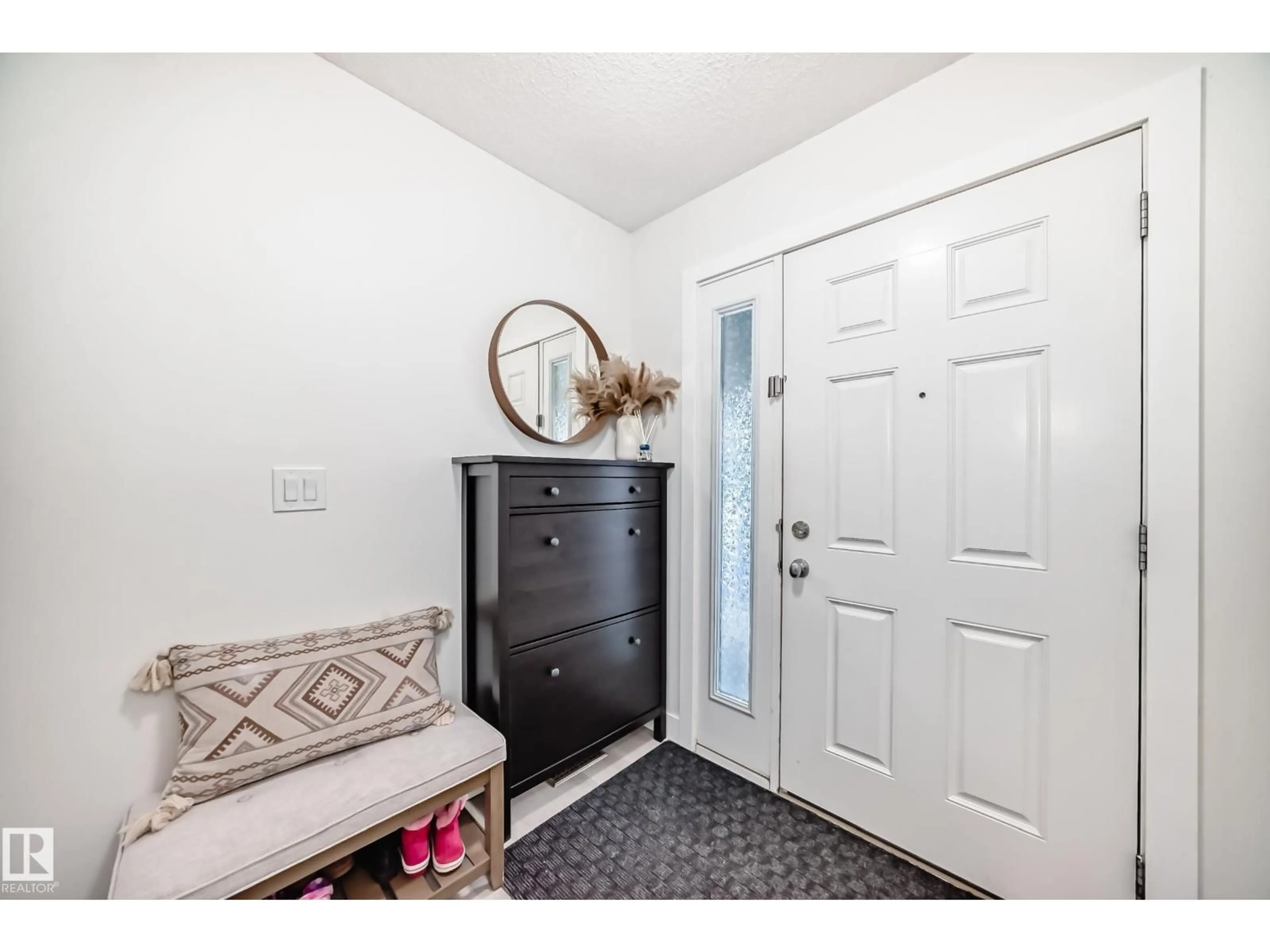 Indoor entryway for #47 - 12050 17 AV, Edmonton Alberta T6W1X4