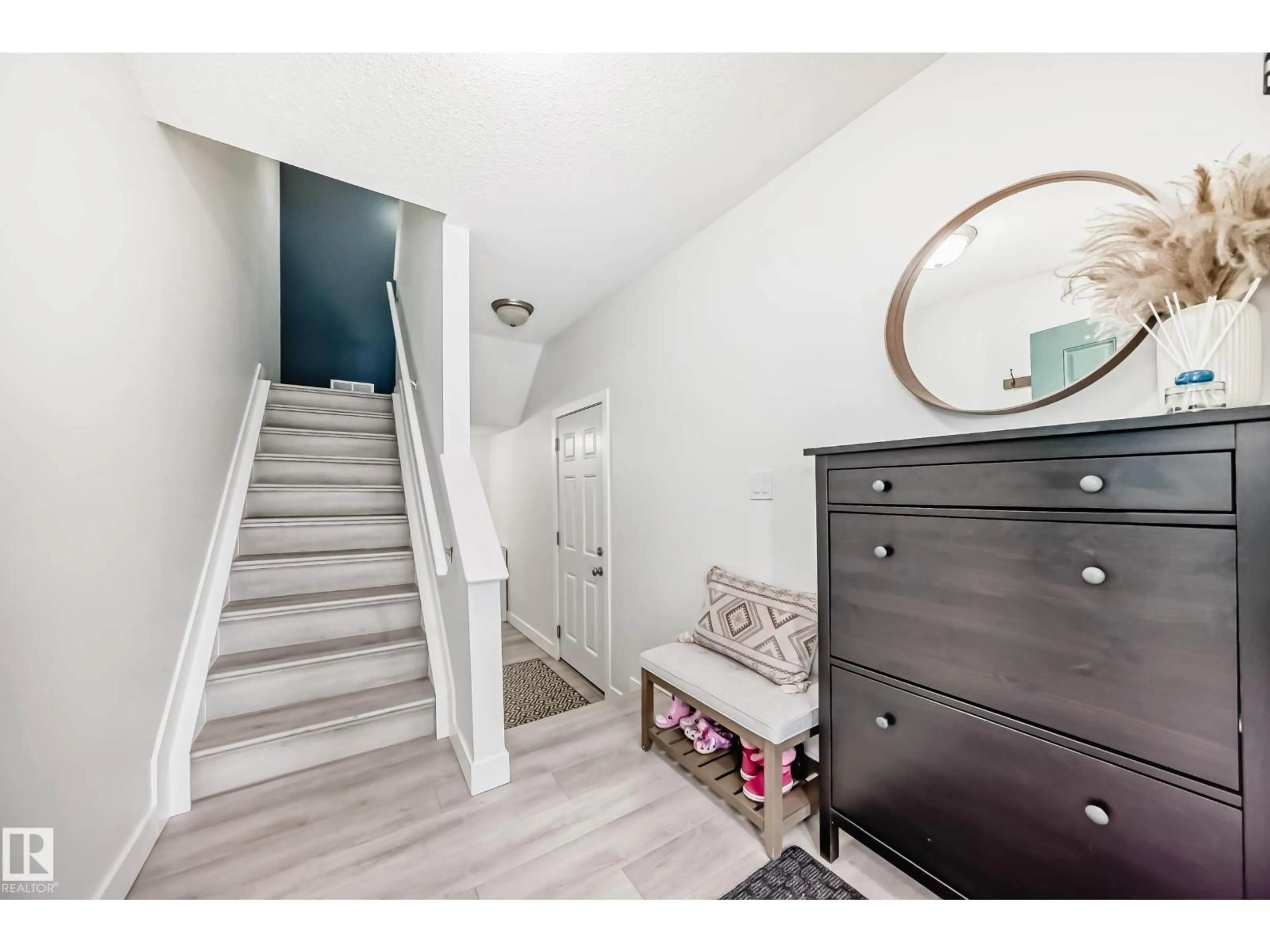 Indoor entryway for #47 - 12050 17 AV, Edmonton Alberta T6W1X4