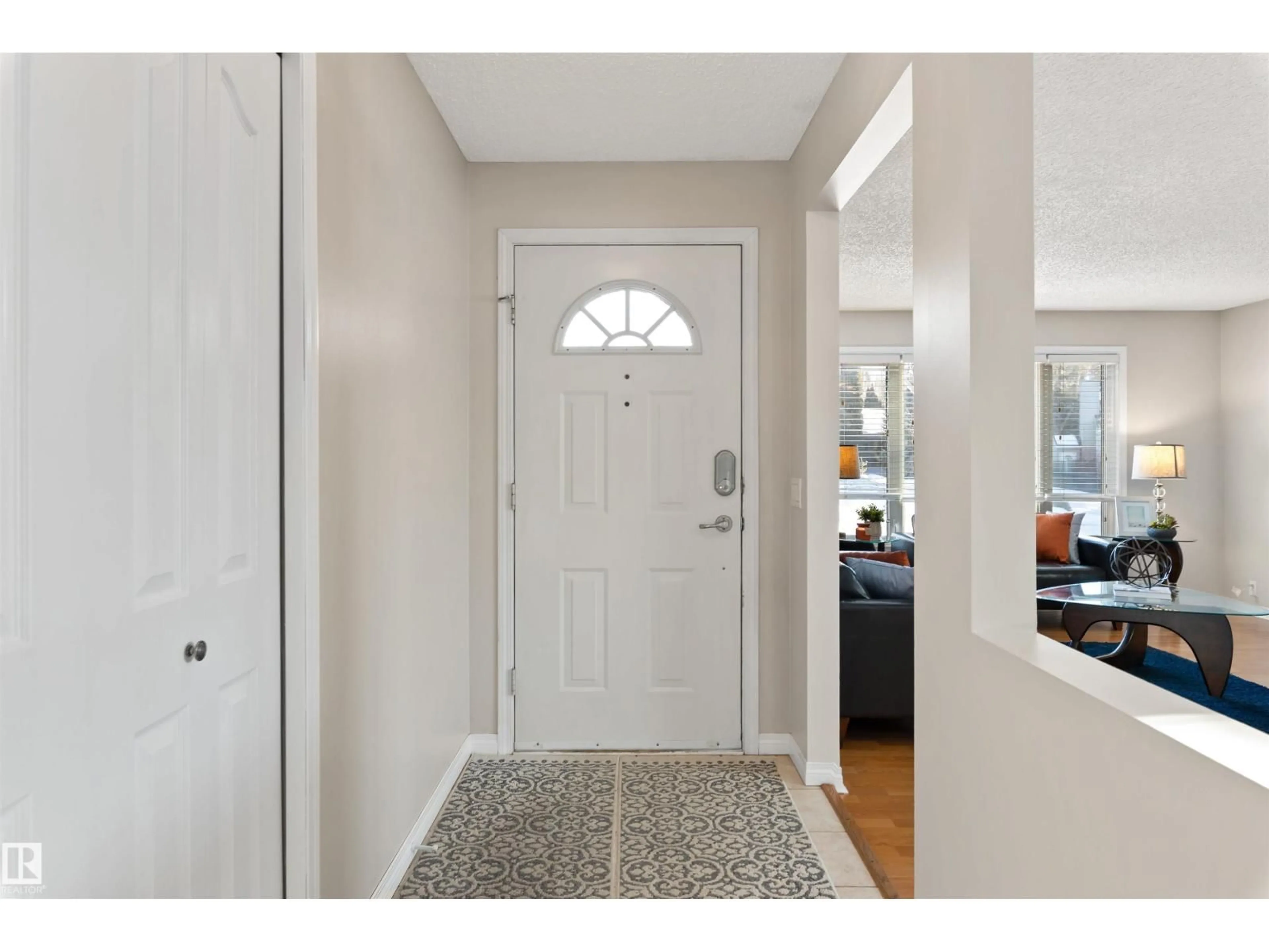 Indoor entryway for 40 WINDSOR CR, St. Albert Alberta T8N3E5