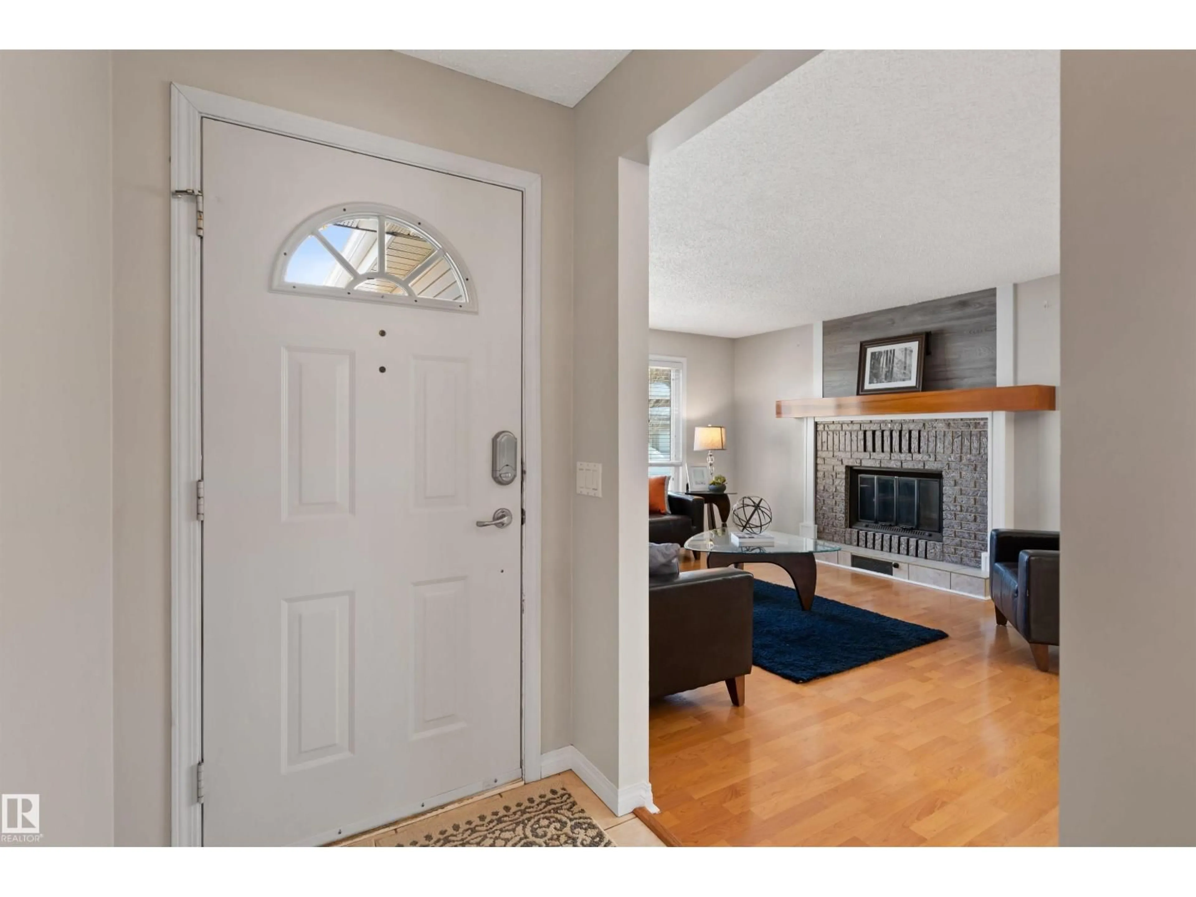 Indoor entryway for 40 WINDSOR CR, St. Albert Alberta T8N3E5
